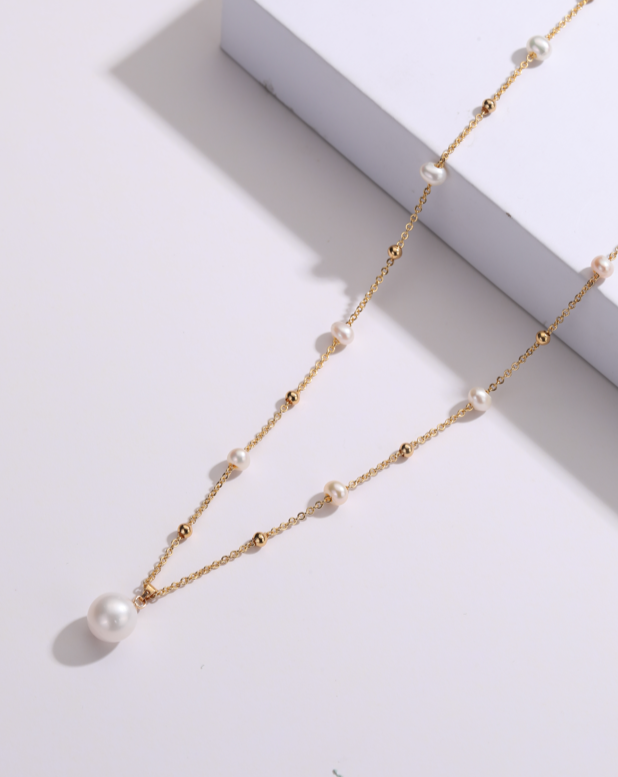 Pearl Teardrop Pendant Beaded Necklace