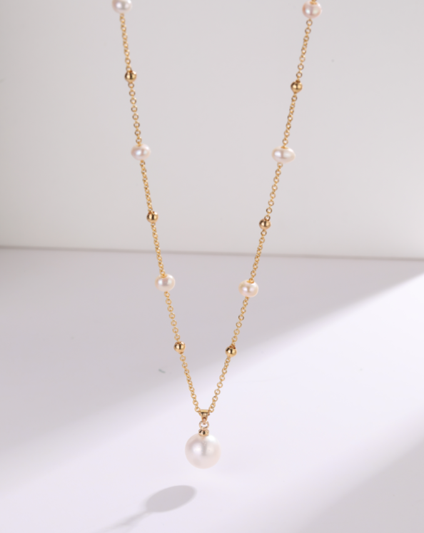 Pearl Teardrop Pendant Beaded Necklace