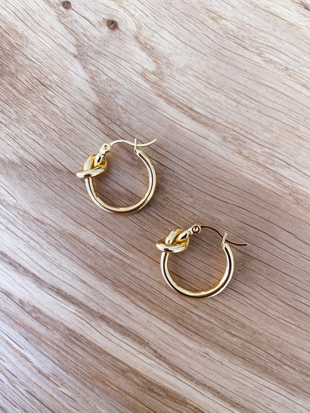 THE KNOT HOOPS