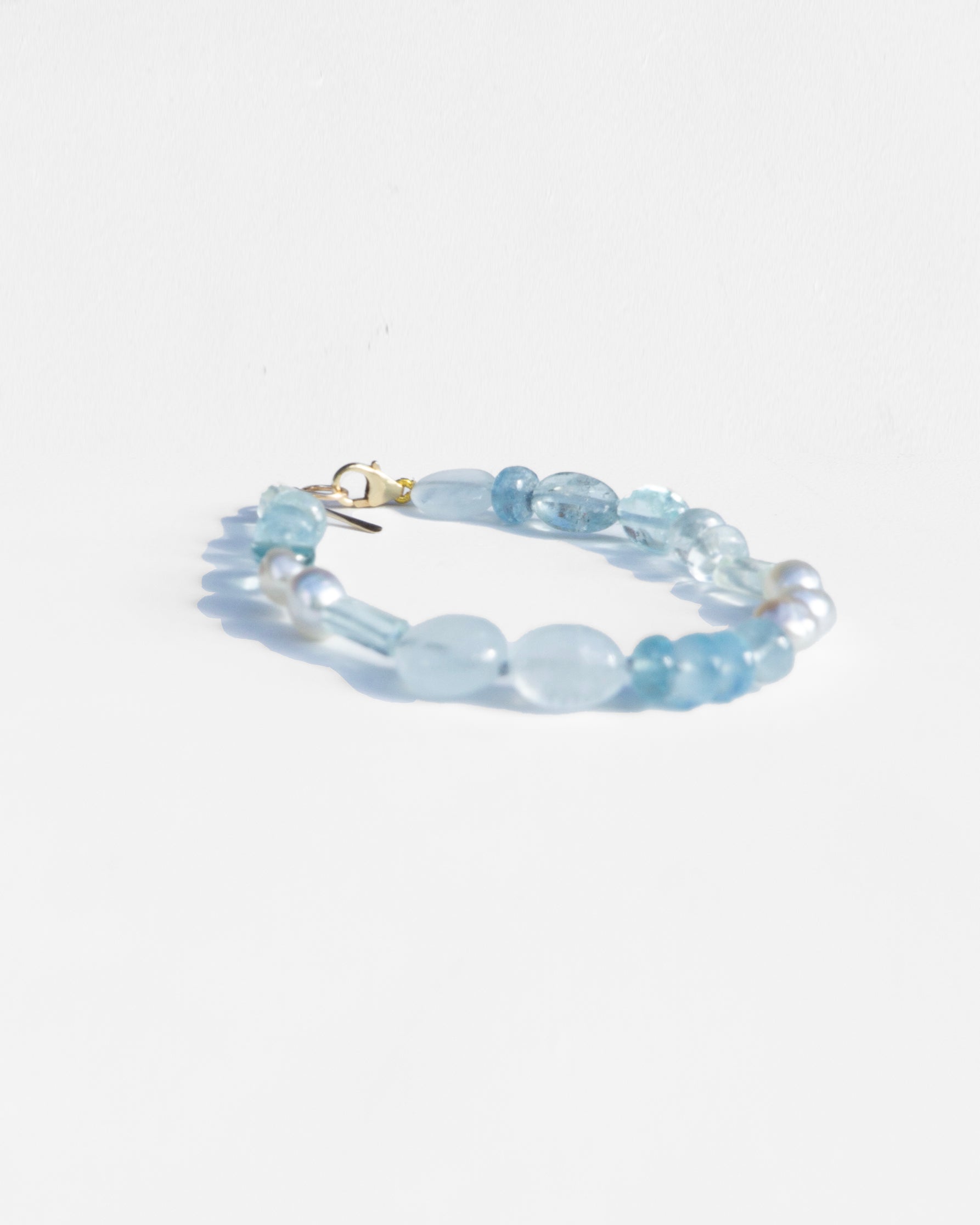 AquaPearlBracelet_Side_0ea76103-2947-4543-82be-672710c1467e.jpg