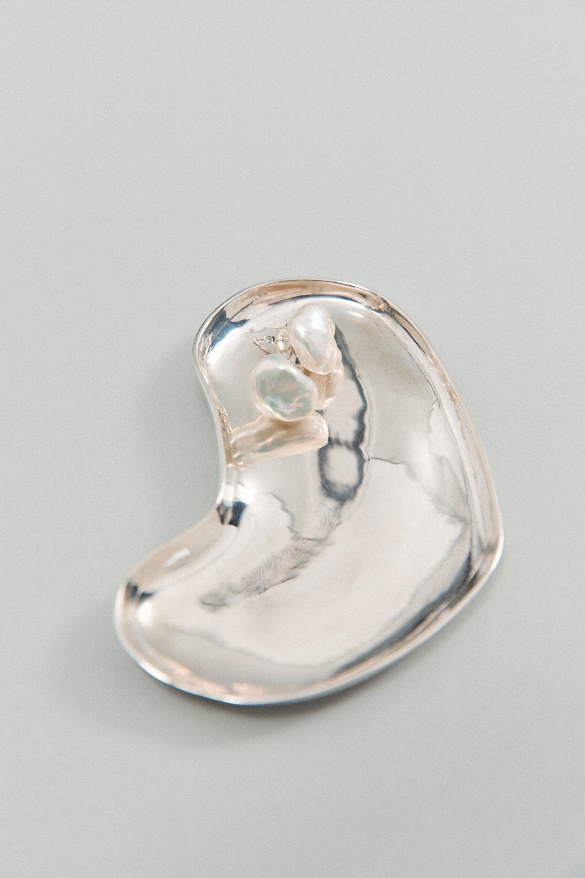 Baroque-Pearl-Studs-_Sculpted-Heart-Dish_14c196b0-1681-4a53-8983-c6ede02a620d.jpg