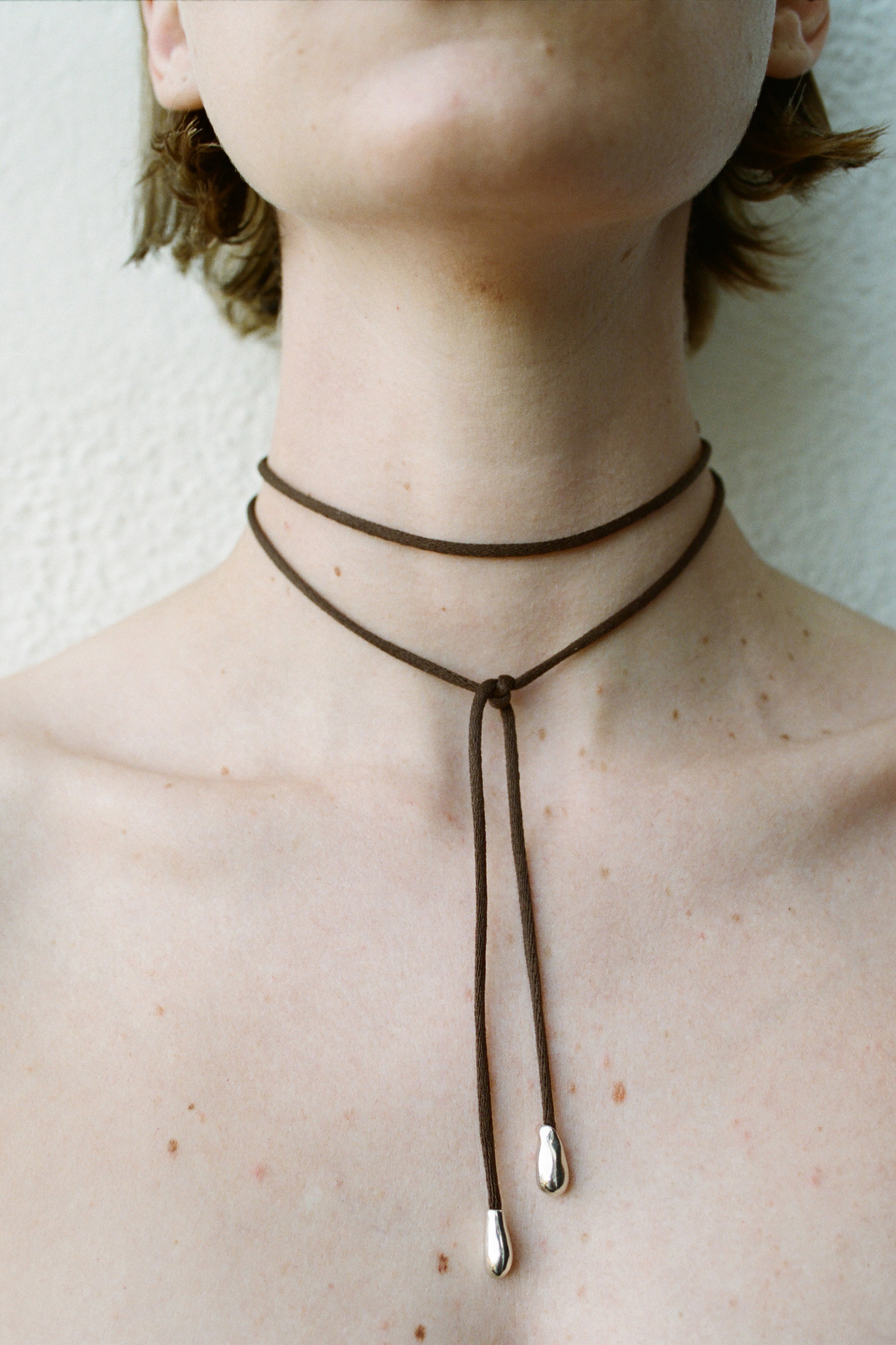 ELEGANT SHOELACE CHOKER