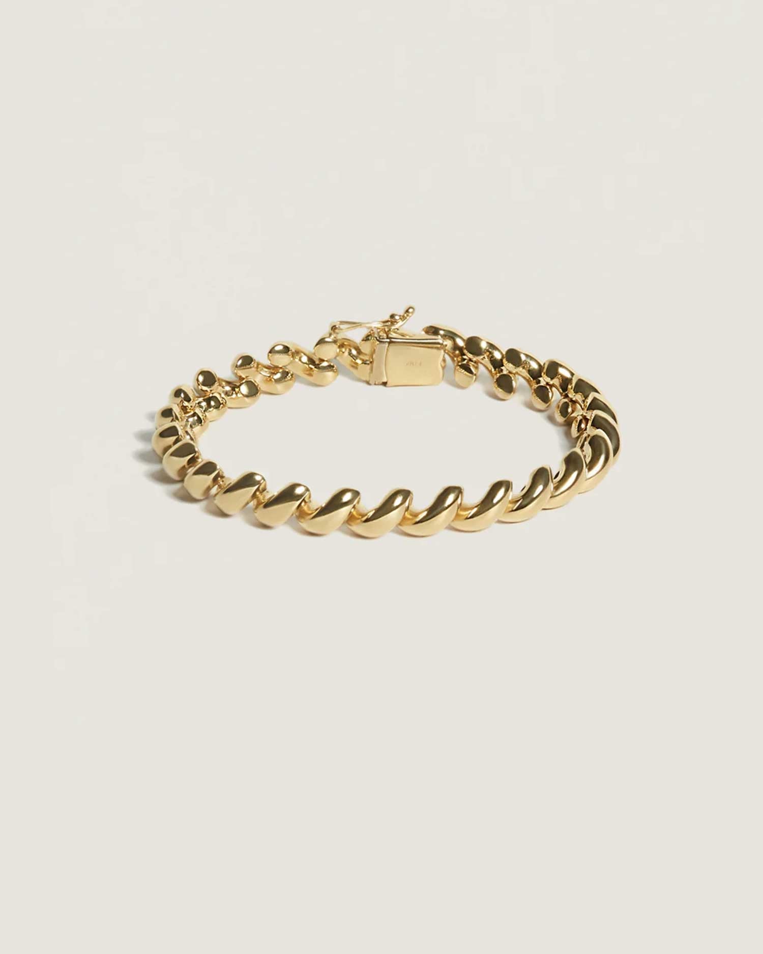 Kinn-Studio---BRACELET---HAMPSHIRE-HOUSE_fc700b1b-b30a-4be0-bf10-0a44d471449d.jpg