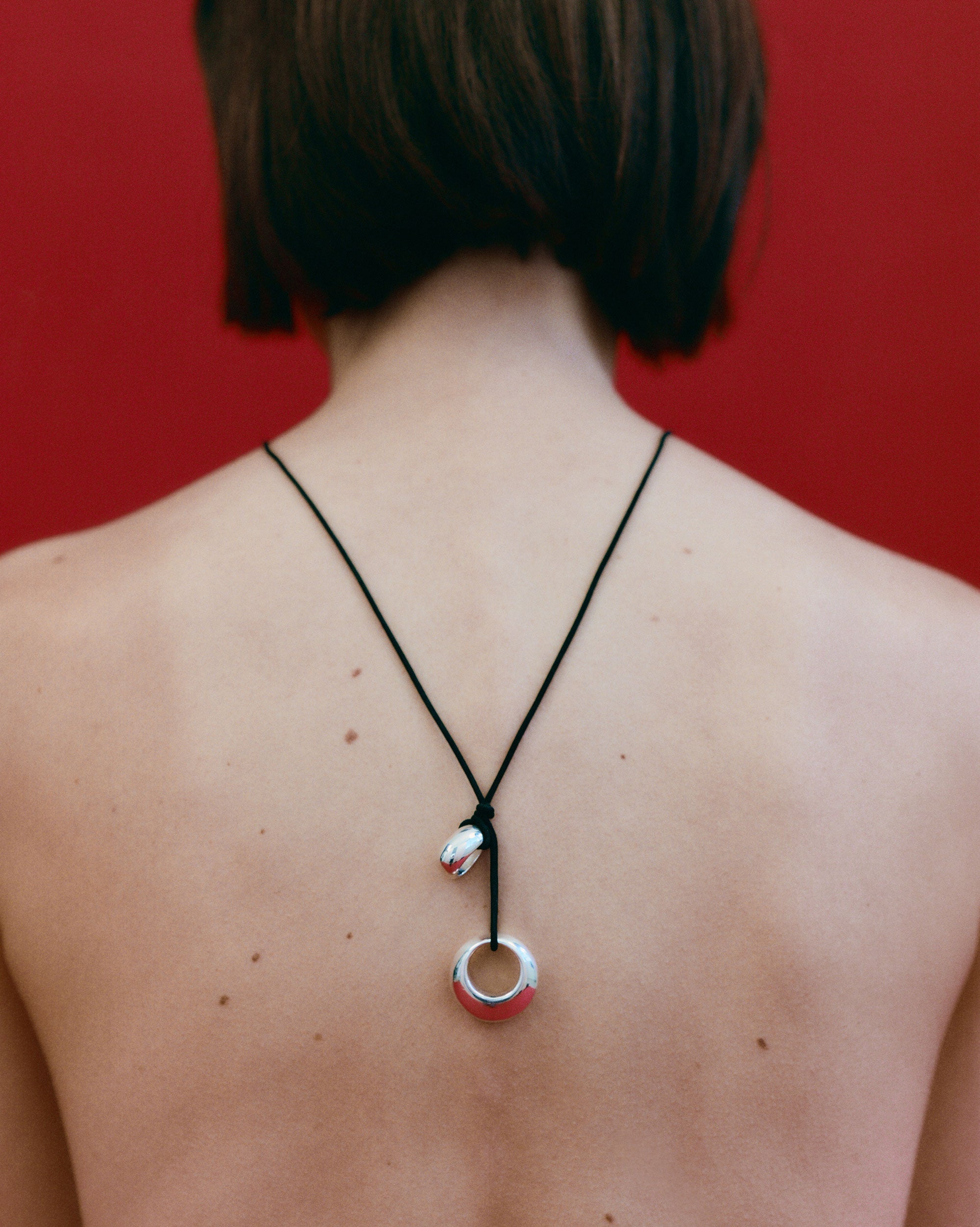 Rae-Pendant.film_6c9e37f0-c347-4ffa-a693-ffdb6eddf243.jpg