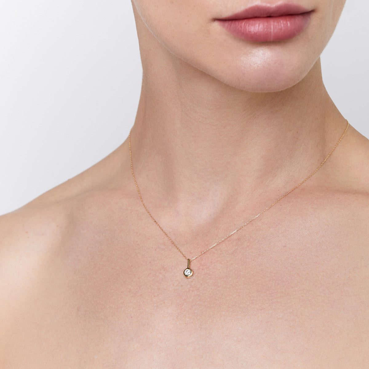 RoundDiamondNecklaceA.jpg