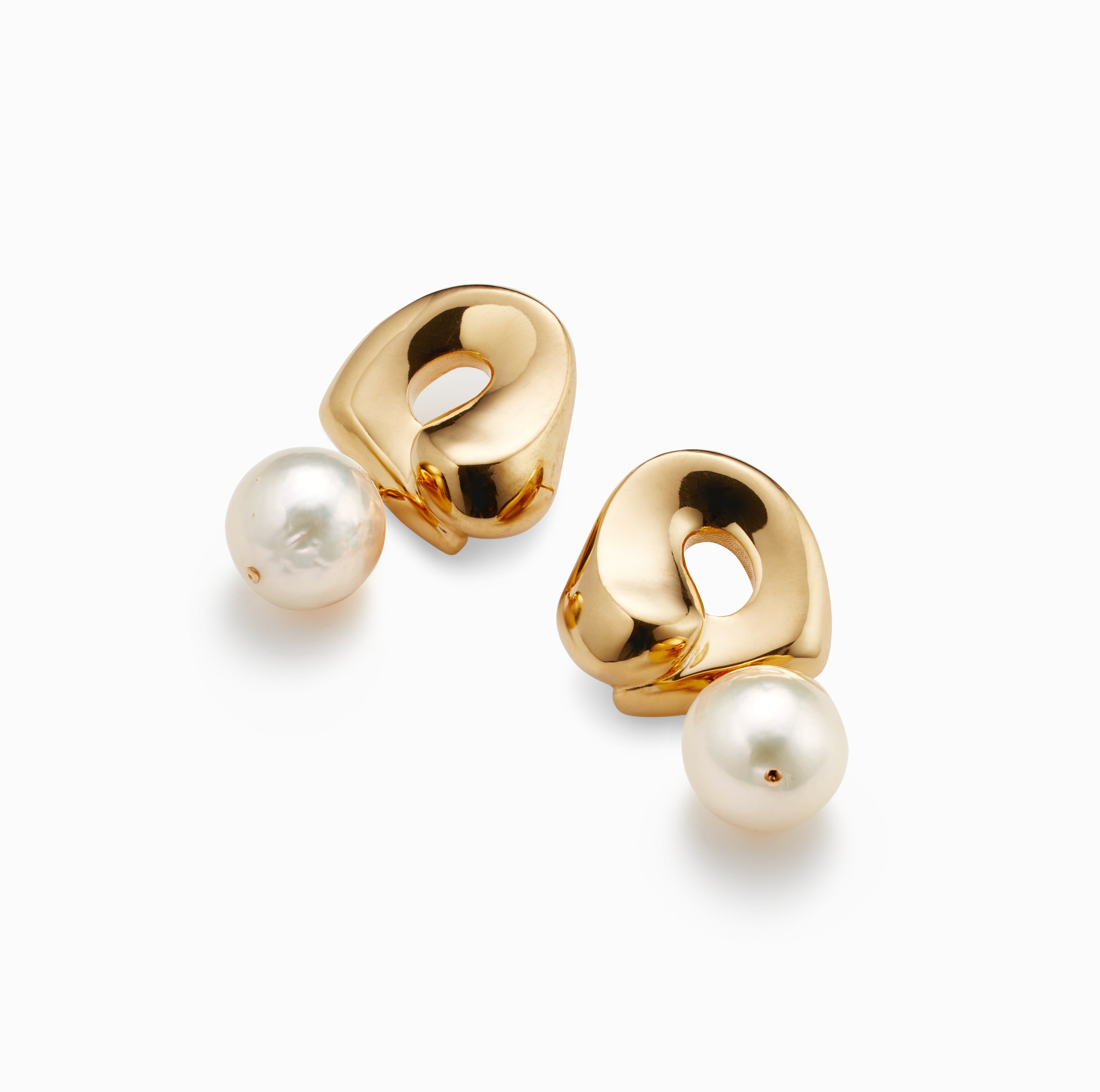 SandraEarringsYG_Pearl2_0c691a1a-5730-45e7-afd9-f5f5a9d49d15.jpg