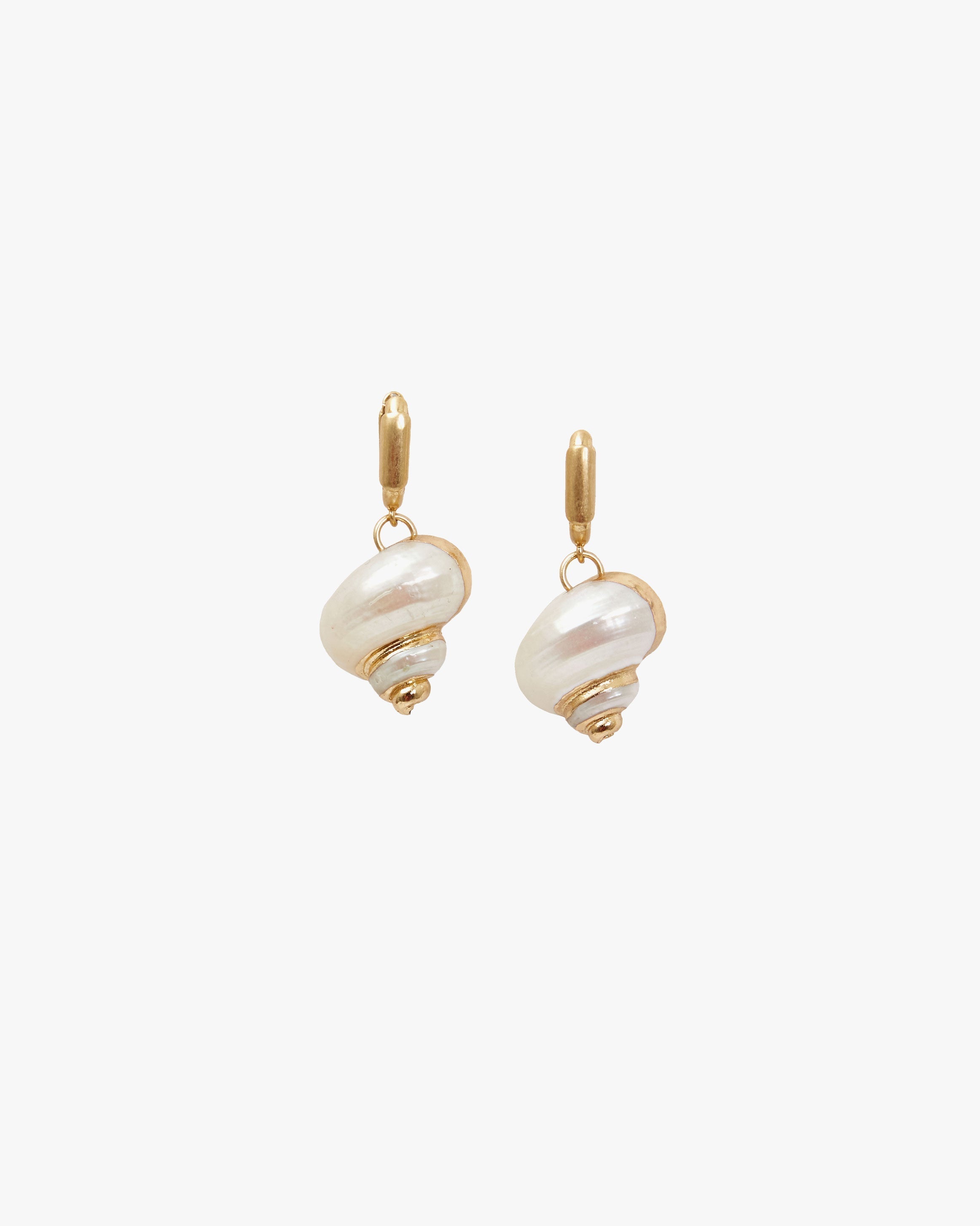 Shell-Le-Link-Huggie-Earrings---JW-ER-EA-100061-VGCRM---front_311590f7-9f36-47b7-aeea-39eea5cd564a.jpg