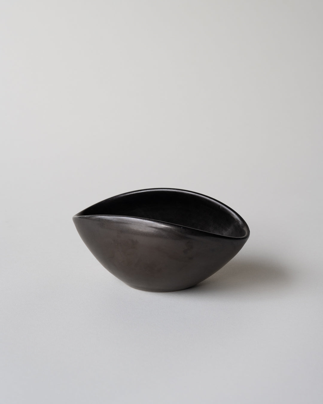 SUZANNE RAMIÉ FOR ATELIER MADOURA ‘PINCHED’ CERAMIC BOWL C. 1945