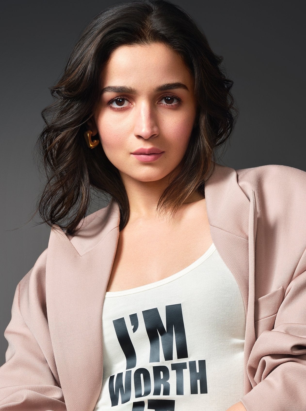 alia-bhatt-baby-cube-hoops-538605_c9ffe7b2-7a8c-49f7-b2f1-4264090c1a42.jpg