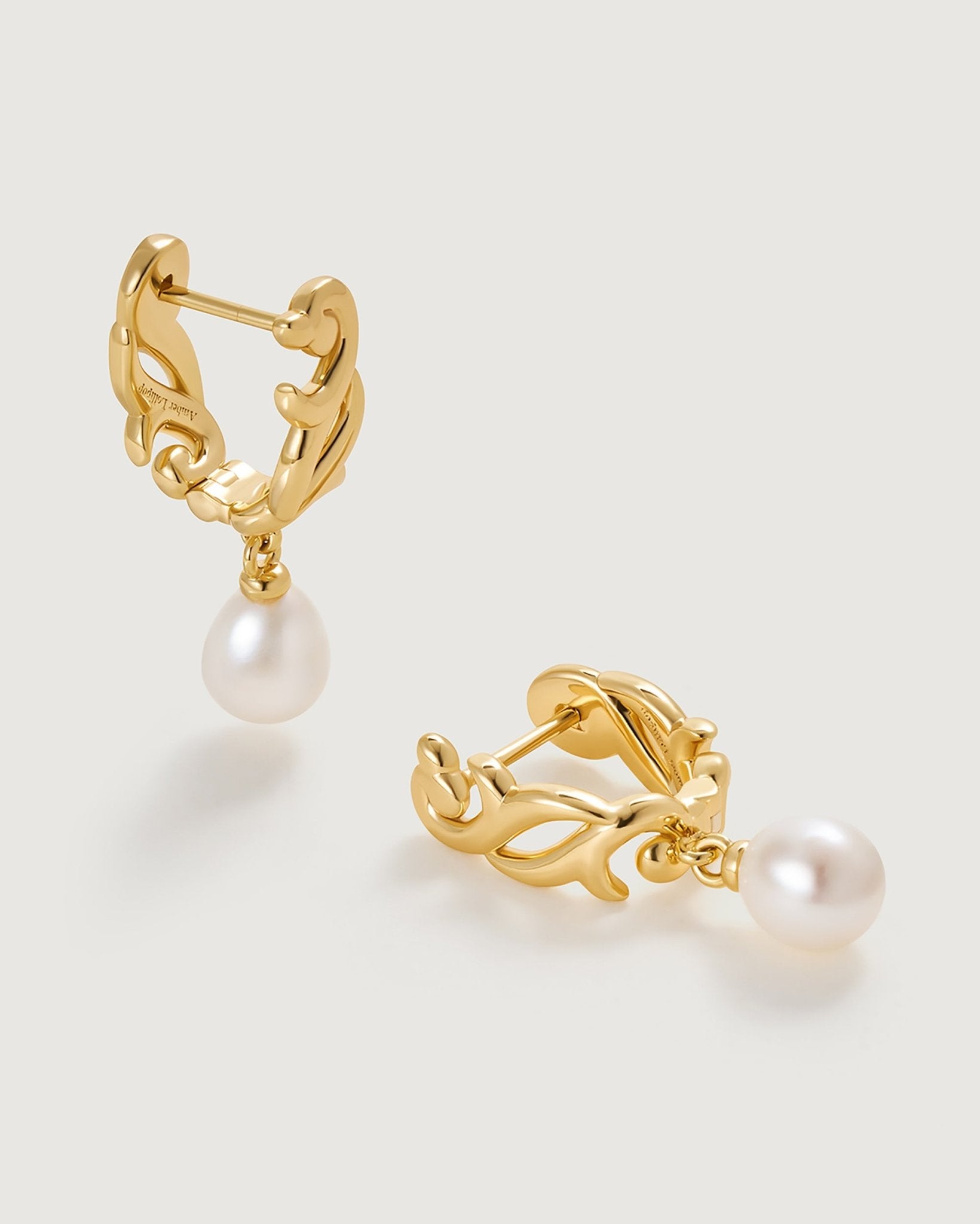 arabesque-hoop-earring-479929_25ab4a2c-24c4-4f78-97b1-302ebe7eb92e.jpg