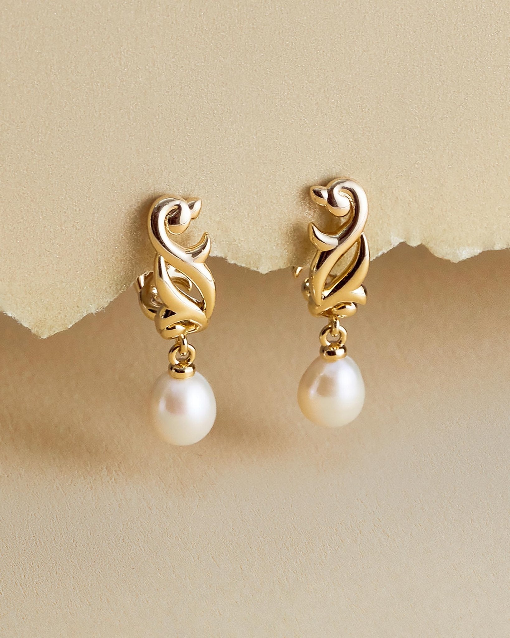 arabesque-hoop-earring-955861_2ad7f028-c2ea-4ba2-b51c-04e1b16f9b80.jpg