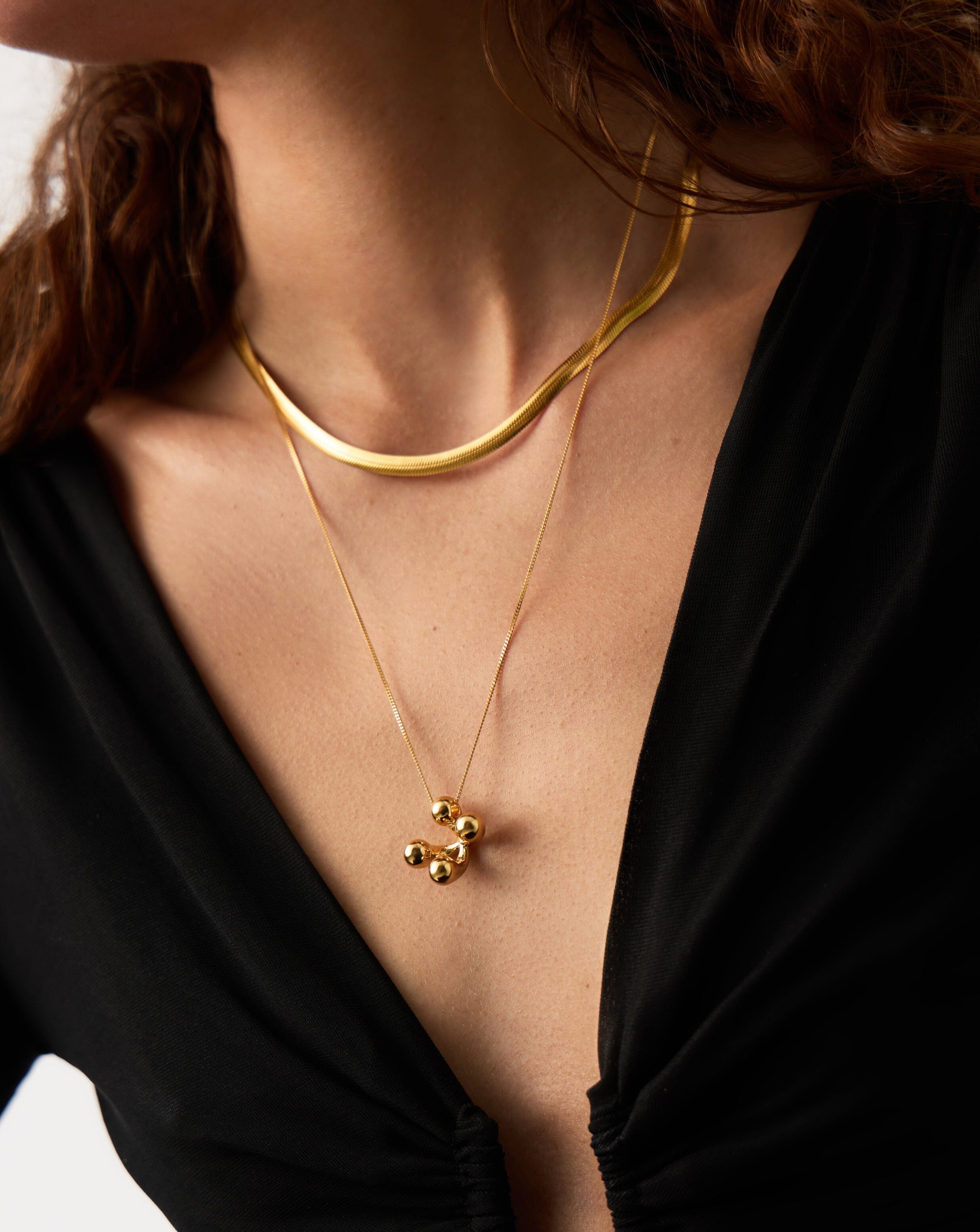 atom-large-pendant-necklace-18k-gold-plated-necklaces-missoma-955352_640f5299-5002-4d80-94e9-0eeea2463f2c.jpg