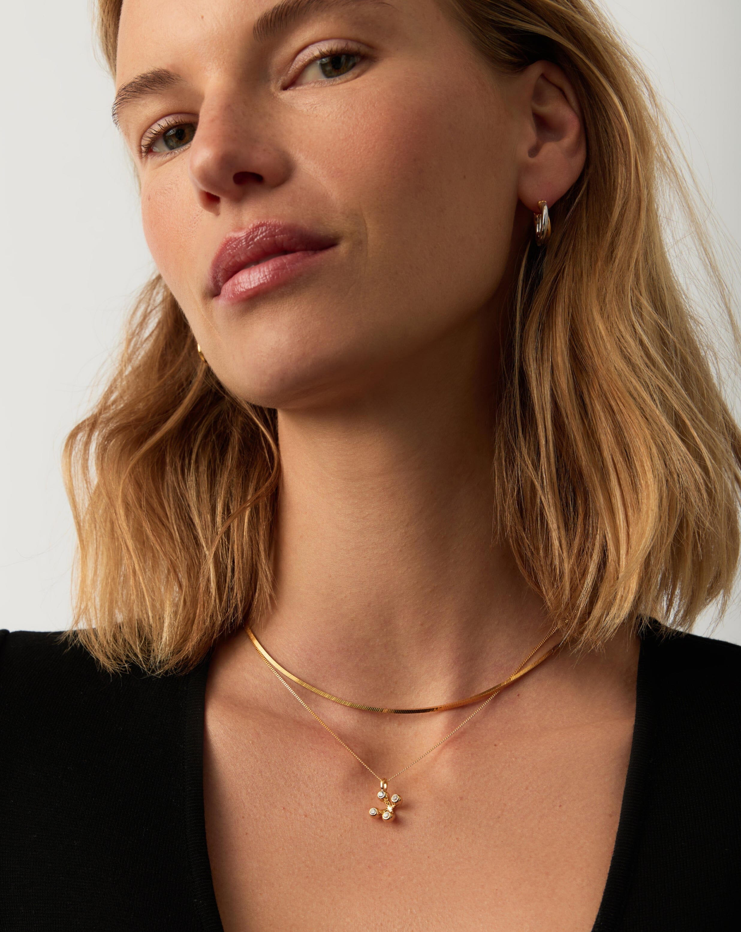 atom-pendant-necklace-18k-gold-vermeil-cubic-zirconia-necklaces-missoma-254834_562c1d32-261b-4bdd-9eb9-2ba74ae416d8.jpg