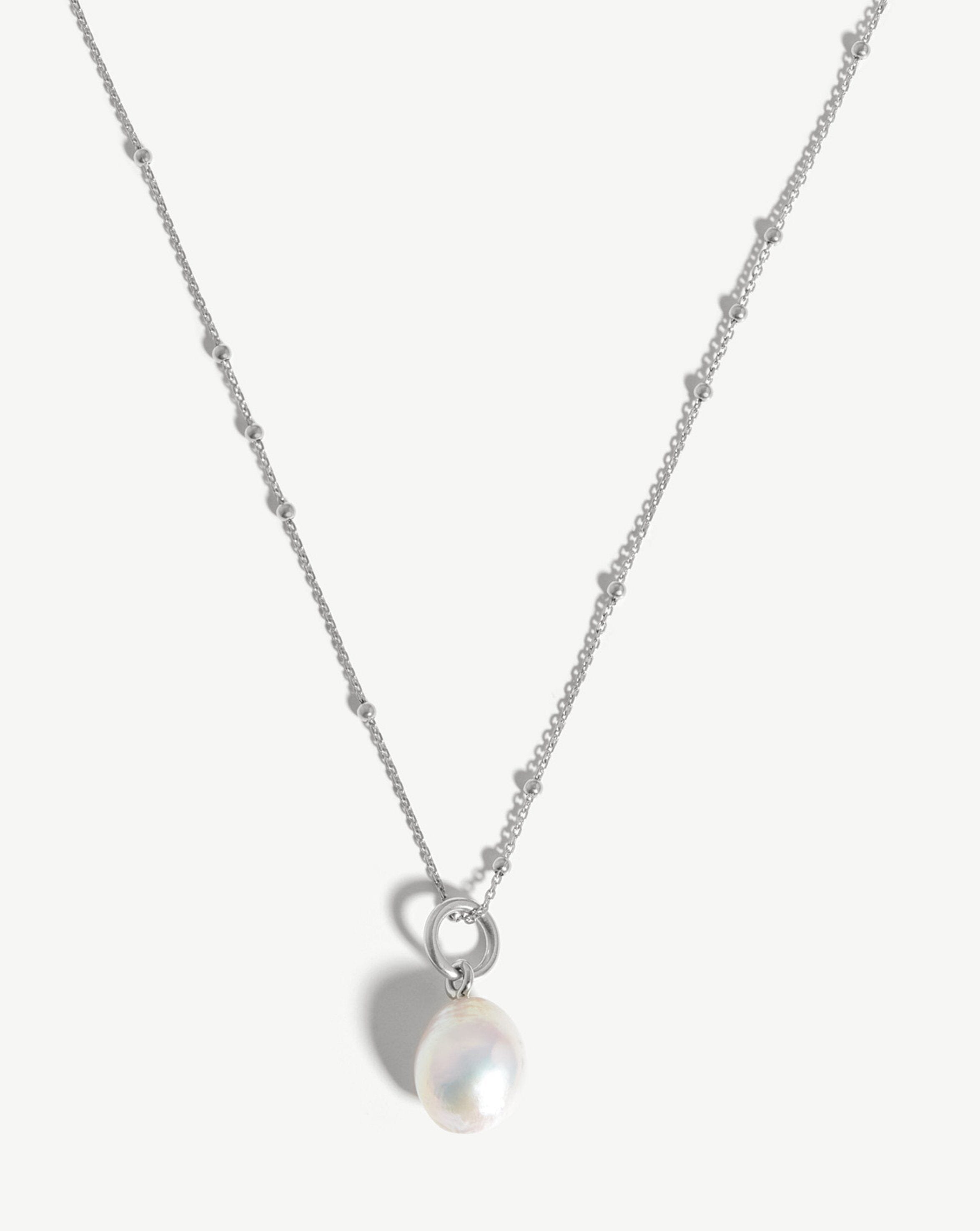 baroque-pearl-chain-necklace-sterling-silverpearl-necklaces-missoma-369210_59906038-44b4-41d5-a92b-016c1abb351f.jpg