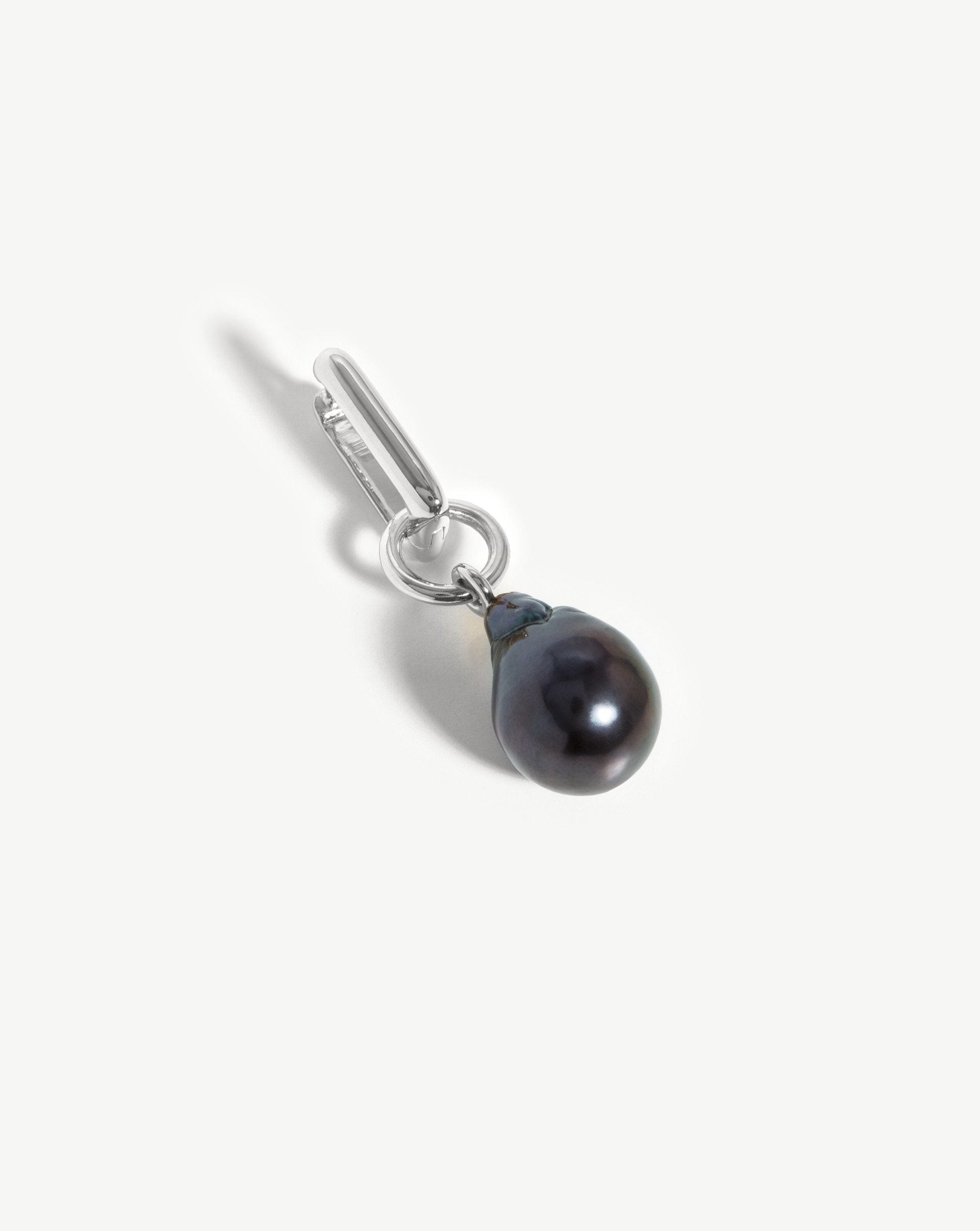 baroque-pearl-single-ovate-earring-sterling-silvergrey-pearl-earrings-missoma-111398_76548e46-a7b9-4dab-9ffa-06ff921dd98a.jpg