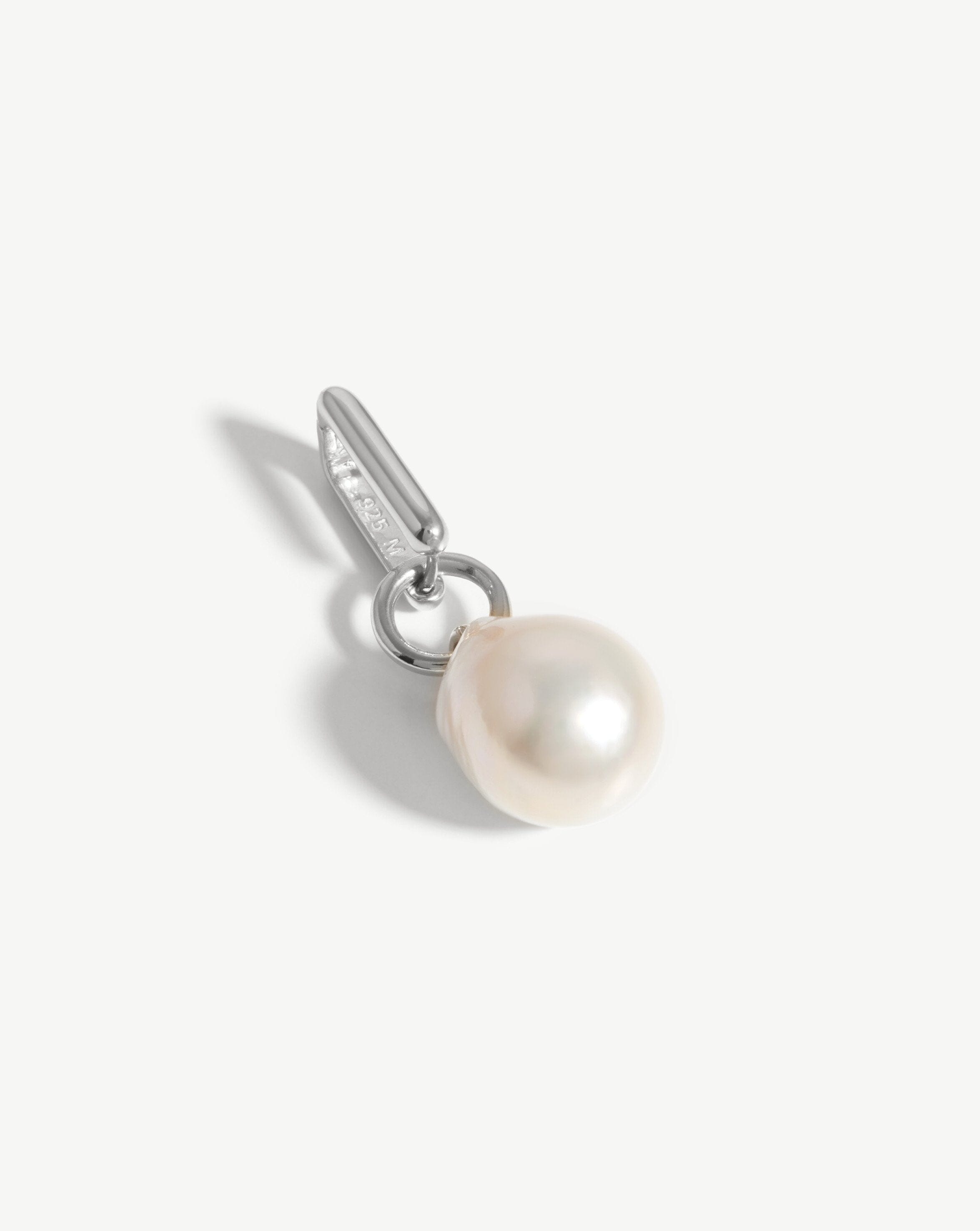 baroque-pearl-single-ovate-earring-sterling-silverpearl-earrings-missoma-923313_6581f1f7-cd2a-494f-b614-7e70e260131f.jpg