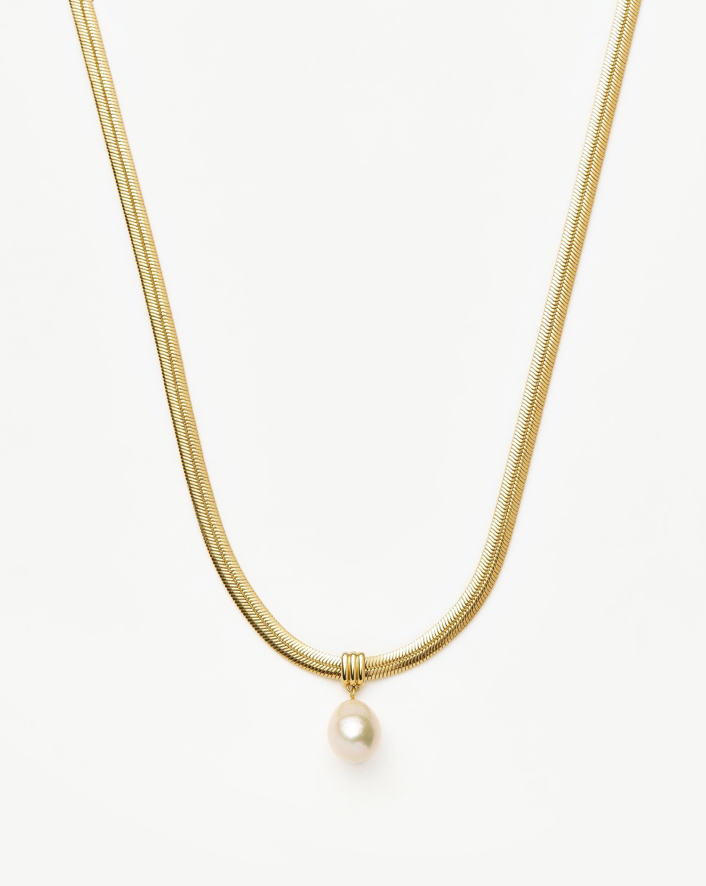 baroque-pearl-snake-chain-pendant-necklace-18k-gold-plated-vermeilpearl-necklaces-missoma-162982_9d77e648-1fb2-4bee-9464-48eb531d480b.jpg