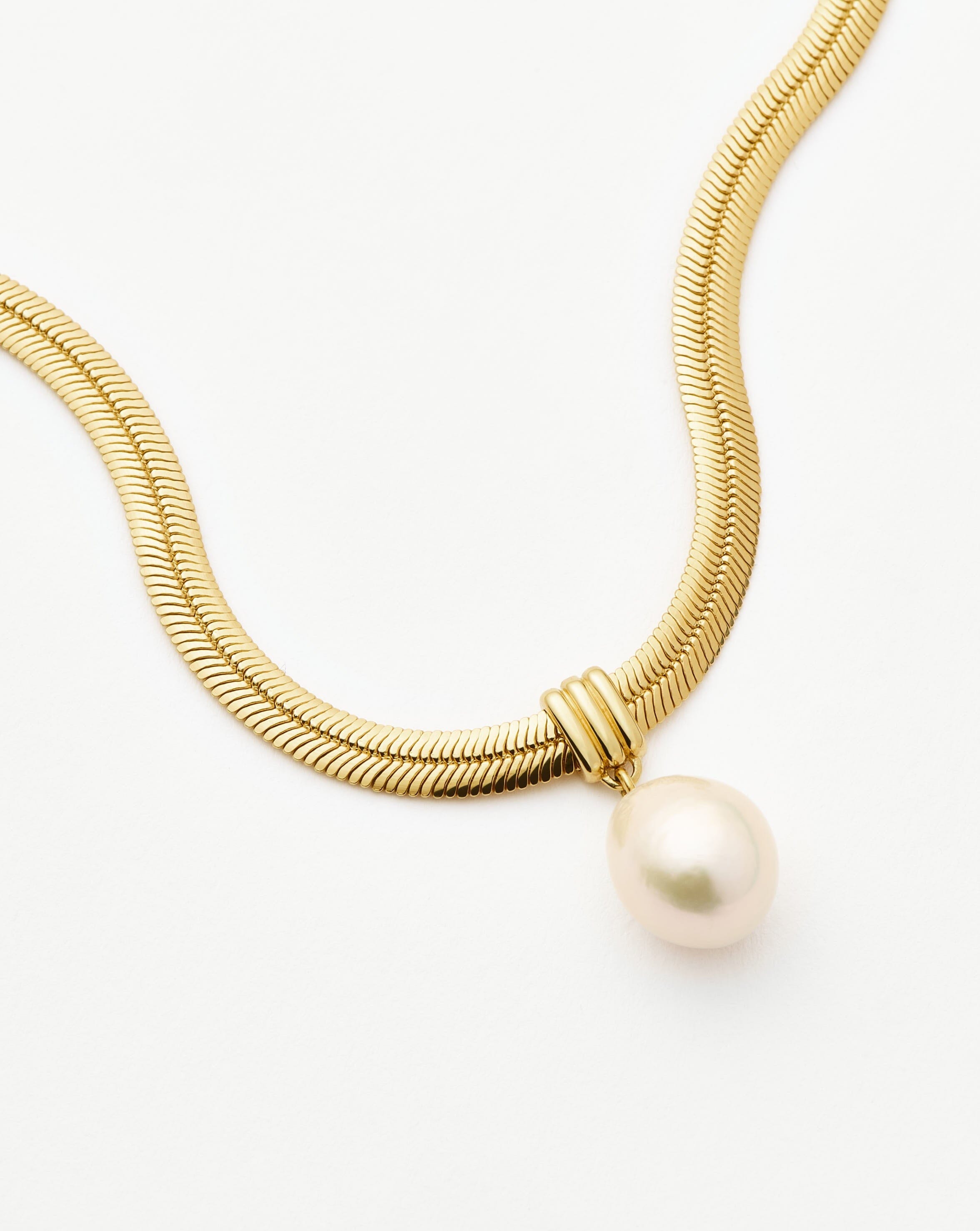 baroque-pearl-snake-chain-pendant-necklace-18k-gold-plated-vermeilpearl-necklaces-missoma-270960_f1d15f7e-eb74-4117-8744-2ec028d2da9a.jpg