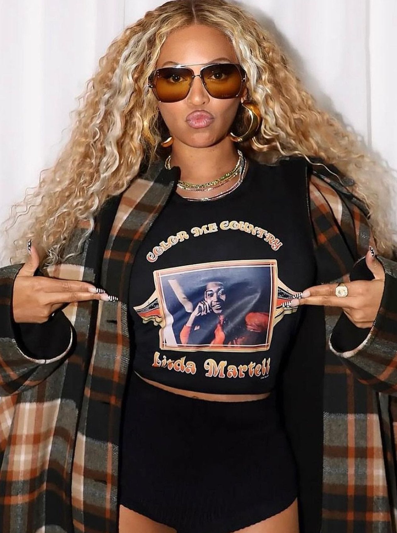 beyonce-sirena-hoops-300846_ca06273a-9e09-4c8f-9990-fdb975792b75.jpg