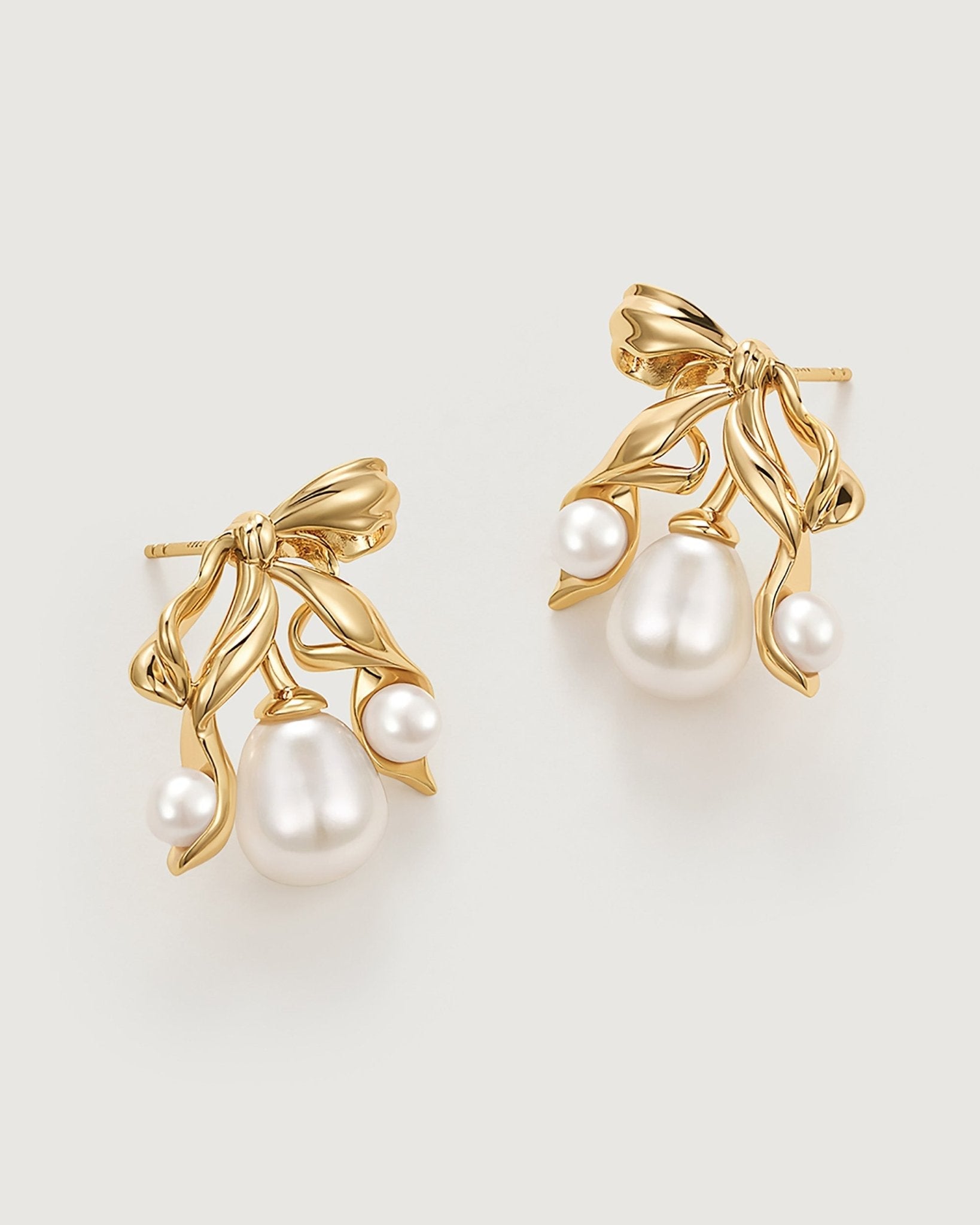 bow-stud-earring-933631_ef9b8ec9-6282-44a6-b3bd-d8ae6fa0215f.jpg