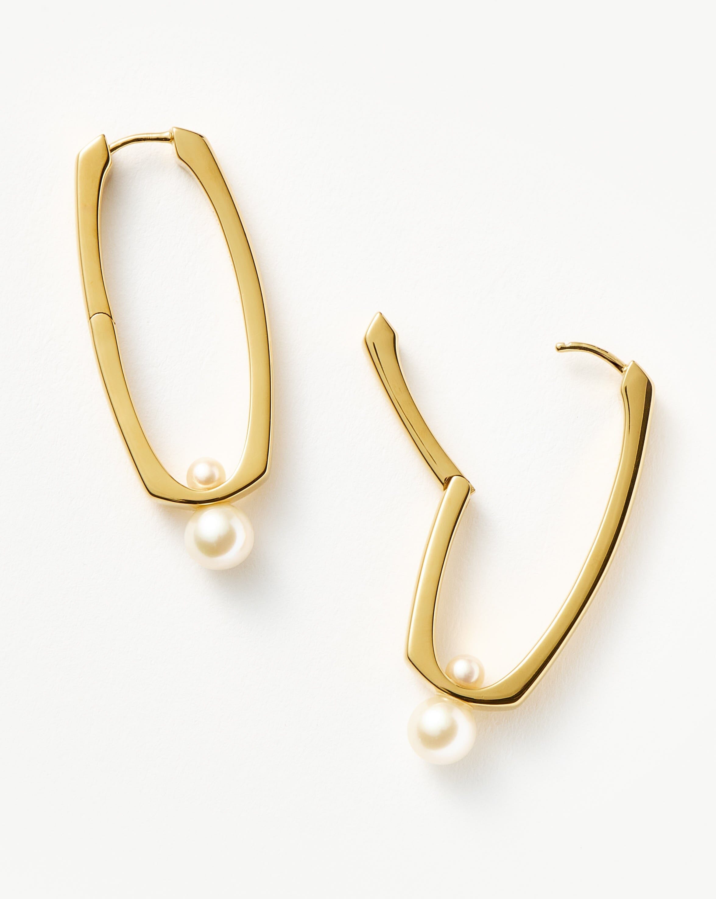 button-pearl-ovate-hoop-earrings-18k-gold-platedpearl-earrings-missoma-490992_06ebeb1e-9cab-4756-89f3-124500baec9b.jpg