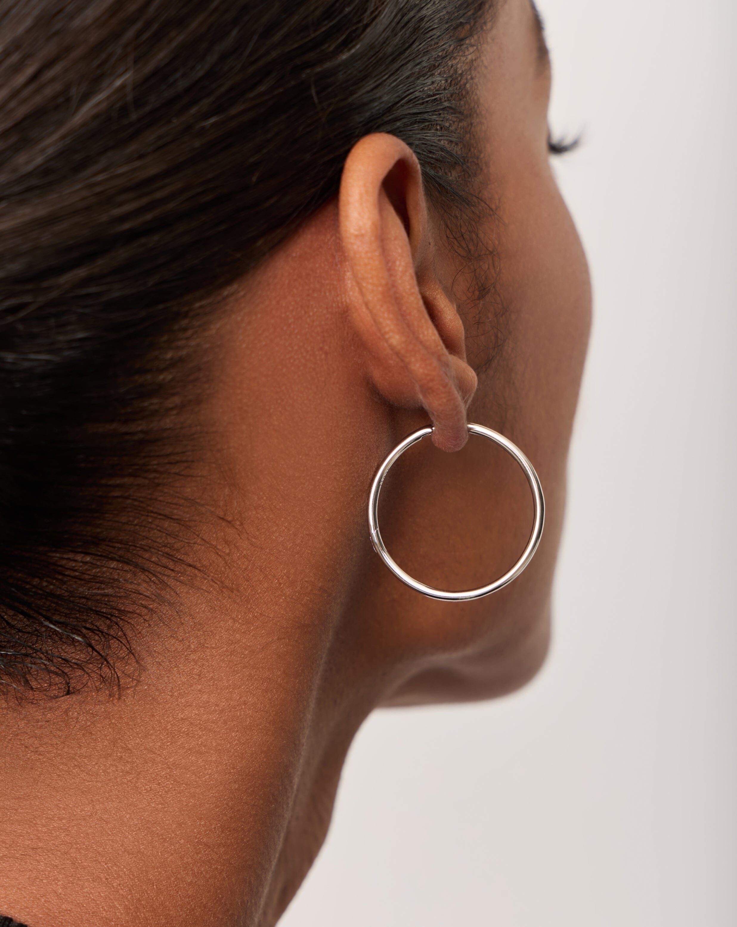 classic-medium-hoop-earrings-rhodium-plated-on-recycled-sterling-silver-earrings-missoma-535064_23cca793-6ab9-4177-a237-5e83736efca9.jpg