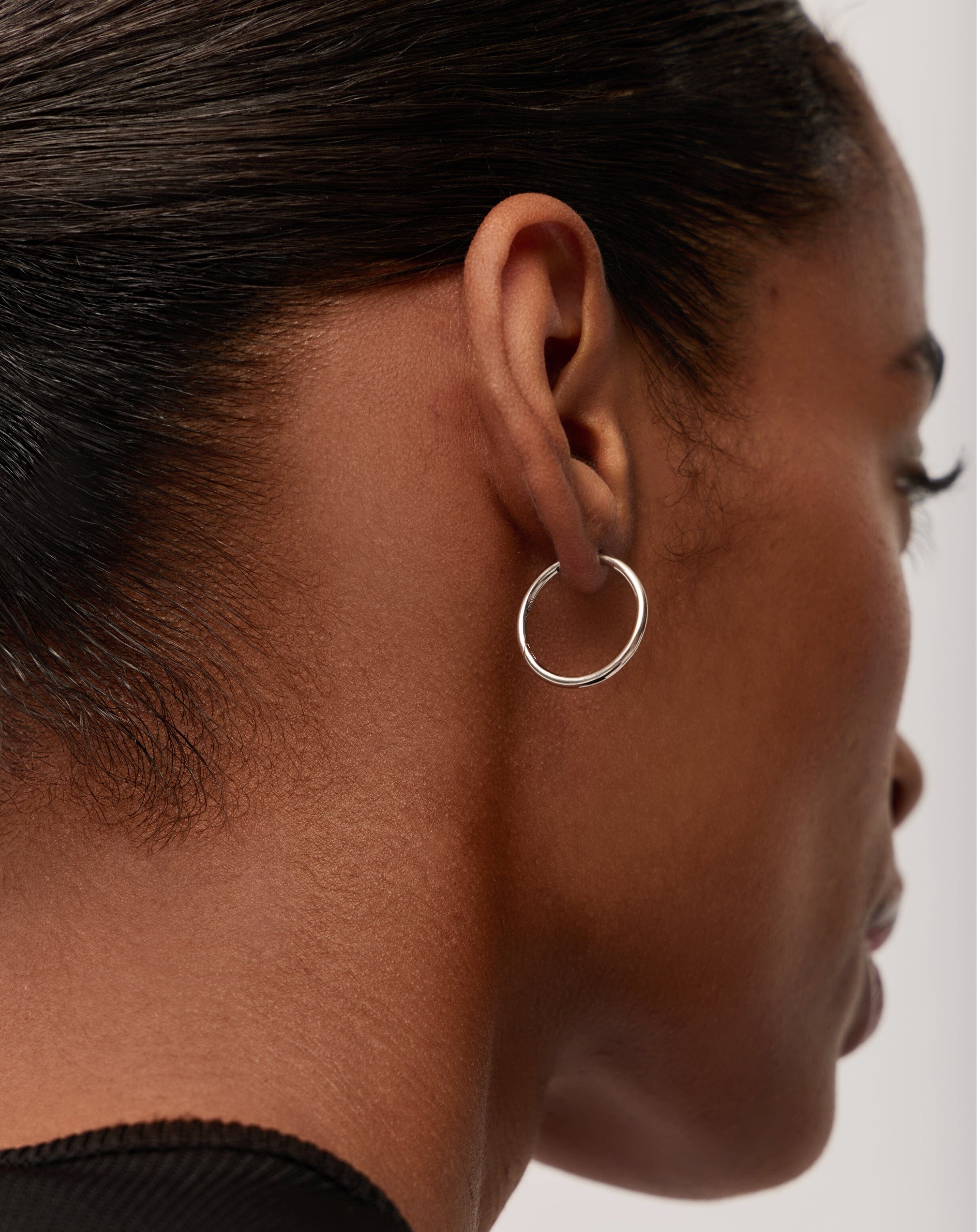 classic-small-hoop-earrings-rhodium-plated-on-recycled-sterling-silver-earrings-missoma-835338_315195d3-21c1-4ebf-9021-a96862216f9c.jpg