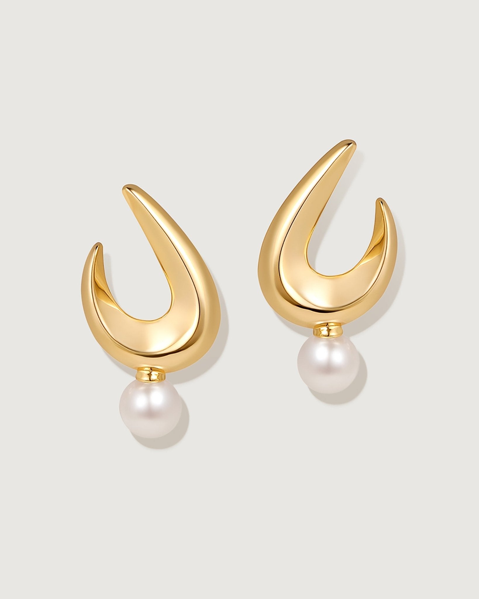 dynamic-pearl-earring-236594_f0957aff-87fe-4591-b983-d5e120bd4f0d.jpg