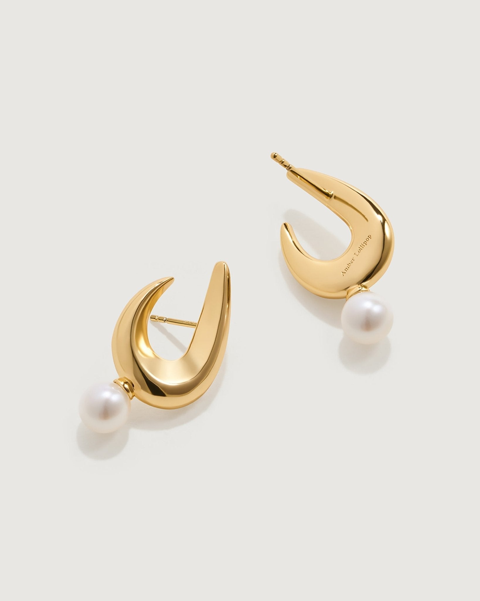 dynamic-pearl-earring-681184_a075f4b1-78a3-408b-9848-4dc212e3e444.jpg