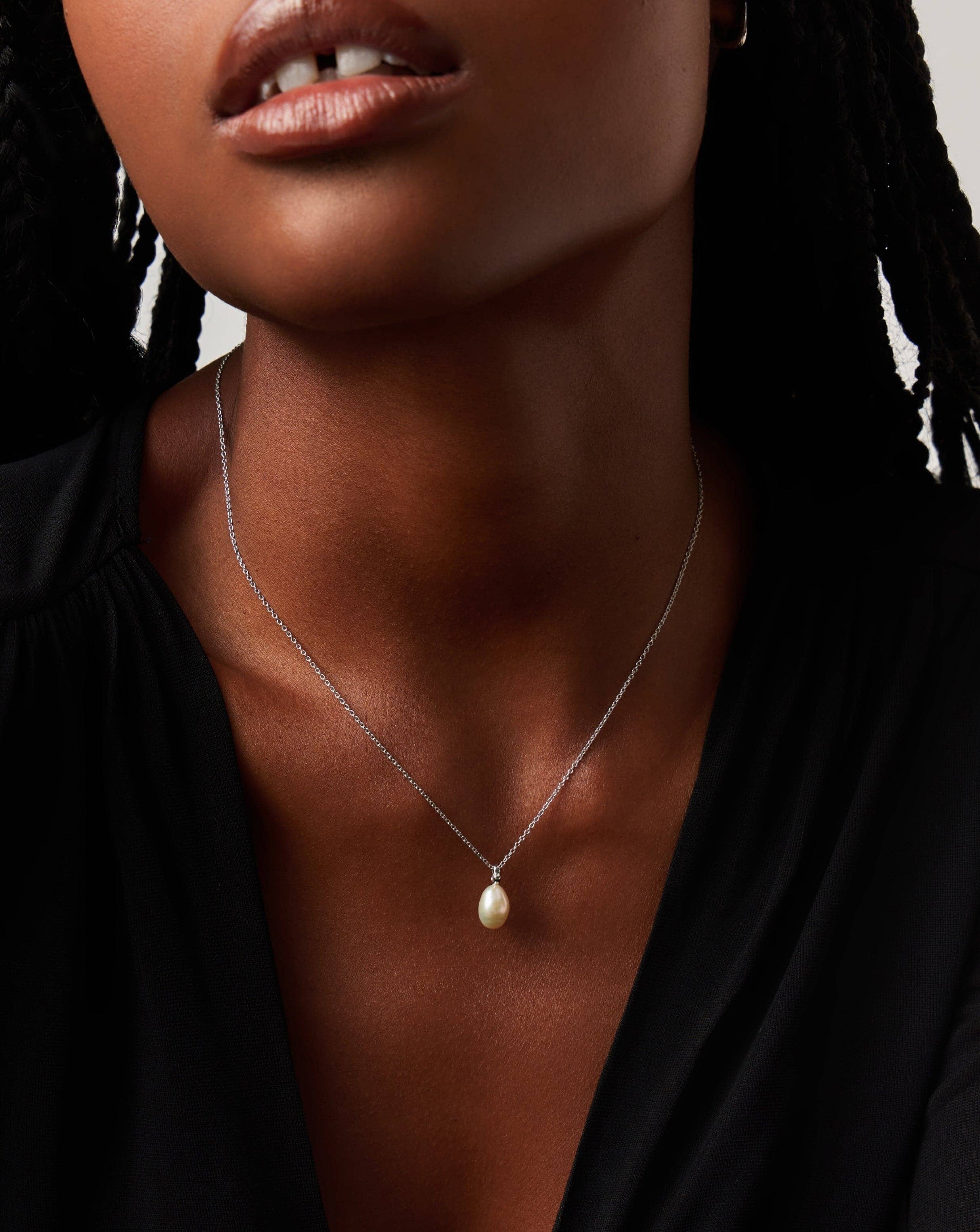 fine-baroque-pearl-organic-pendant-necklace-14k-solid-white-goldpearl-necklaces-missoma-667994_e29282db-fbb6-476b-bde3-eba4f4d44082.jpg