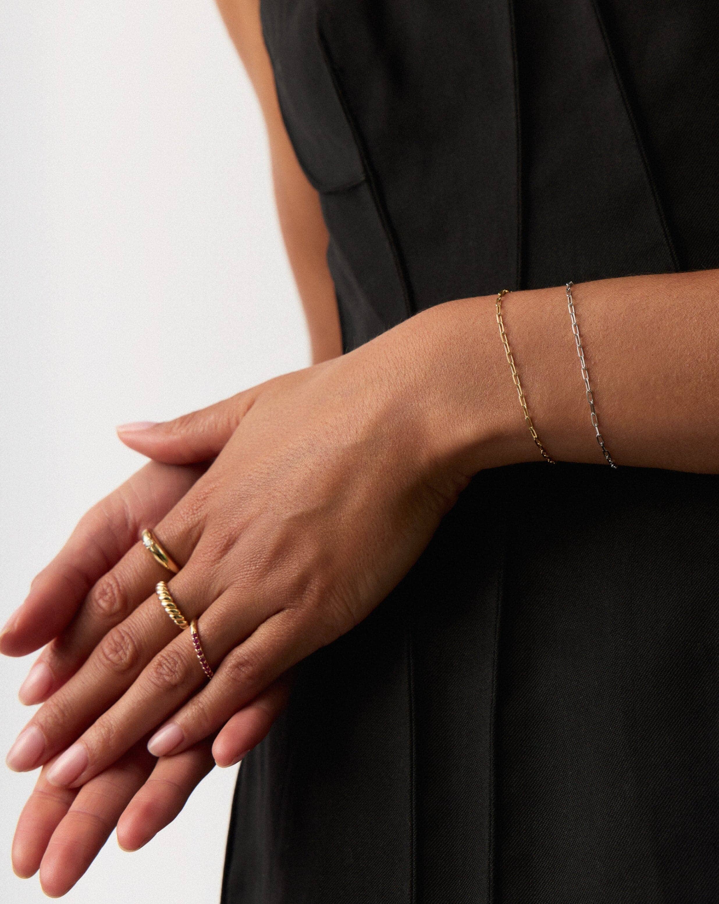 fine-classic-paperclip-chain-bracelet-14k-solid-gold-bracelets-missoma-643216_8d52a585-5e67-4479-bc3d-49fa3aabd39a.jpg