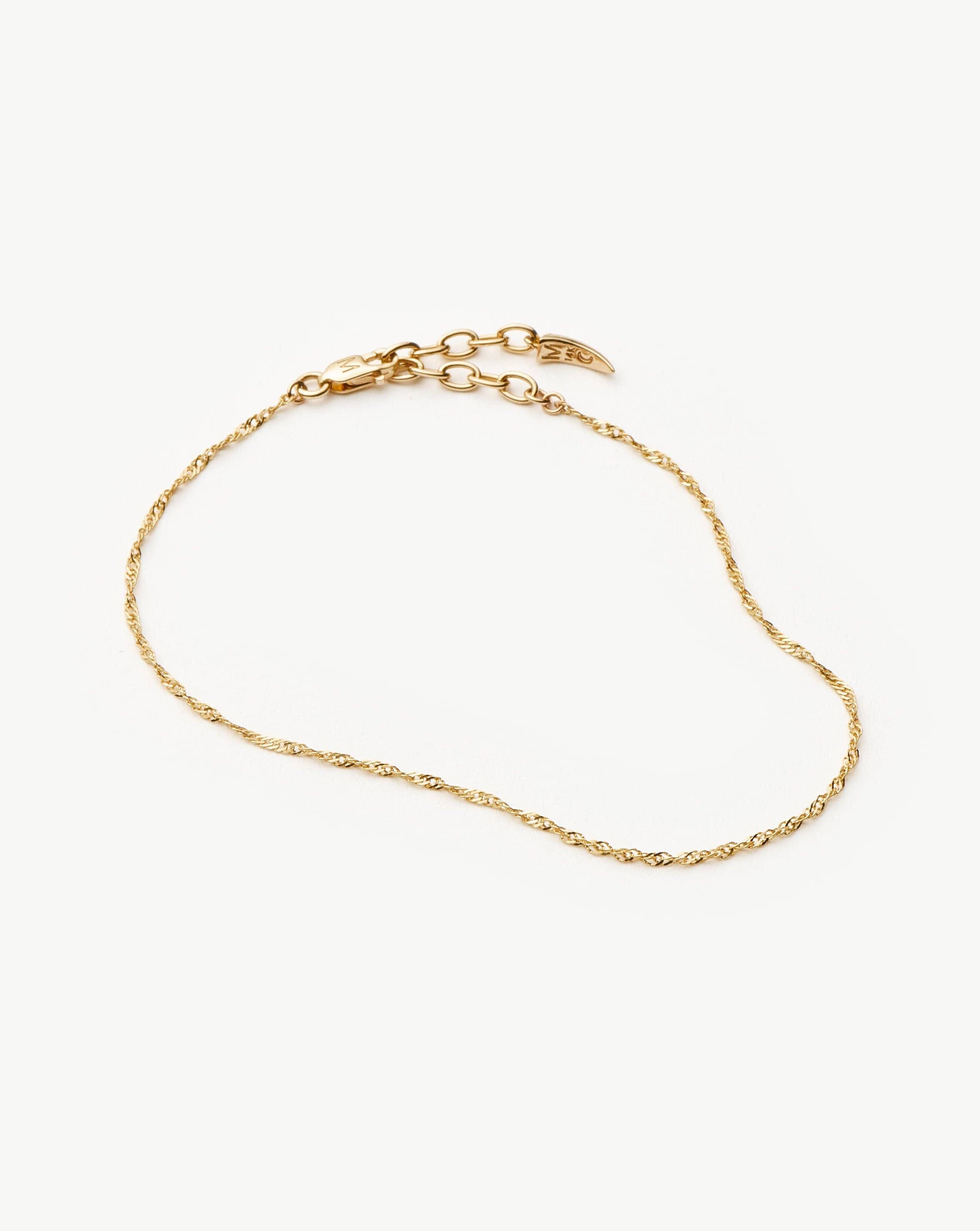 fine-twisted-chain-bracelet-14k-solid-gold-bracelets-missoma-160146_8c59dcfa-c476-4659-9304-071a559f2d35.jpg