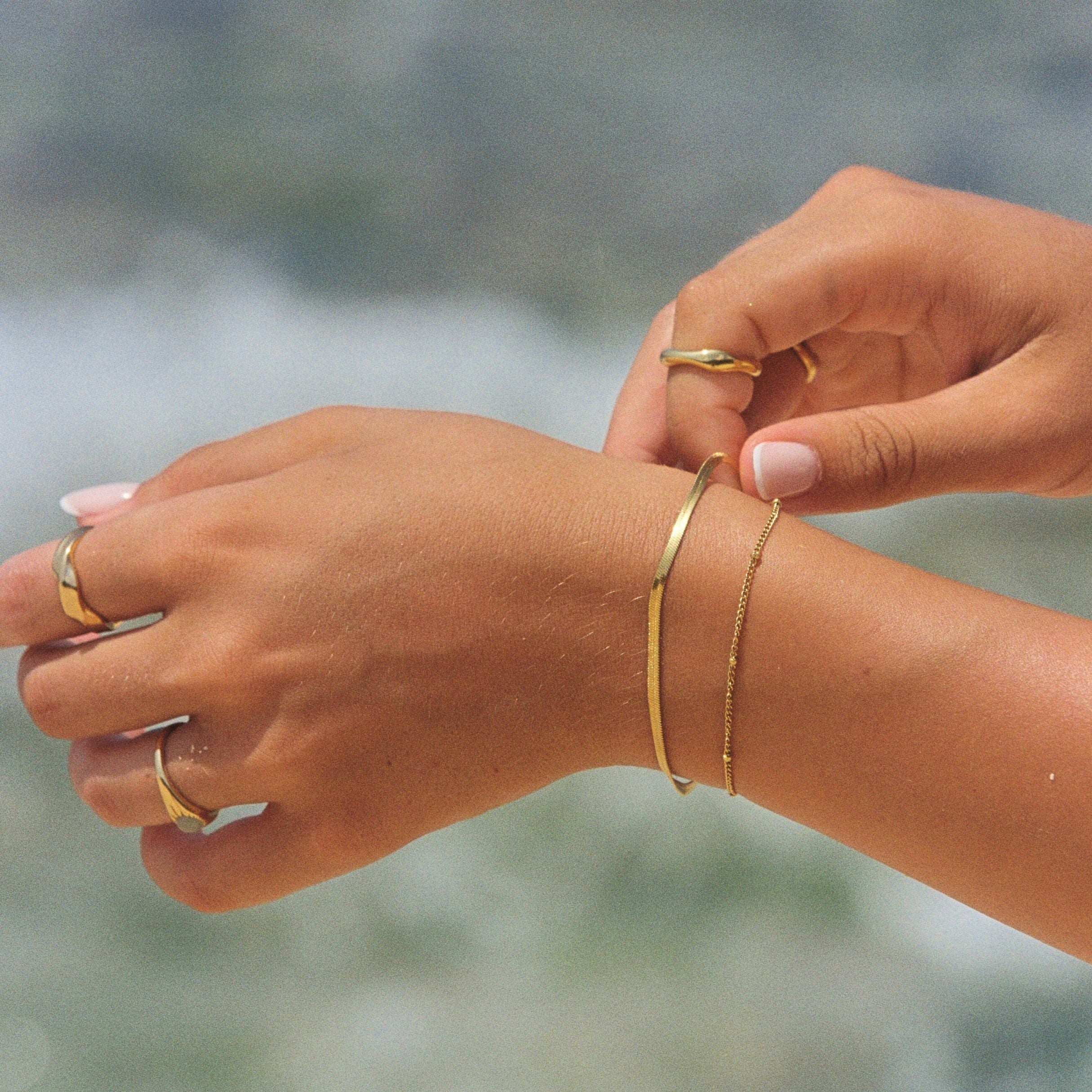 gold-bracelet-dainty_8e6bcf90-fbe5-4361-8858-21d765bebca6.jpg