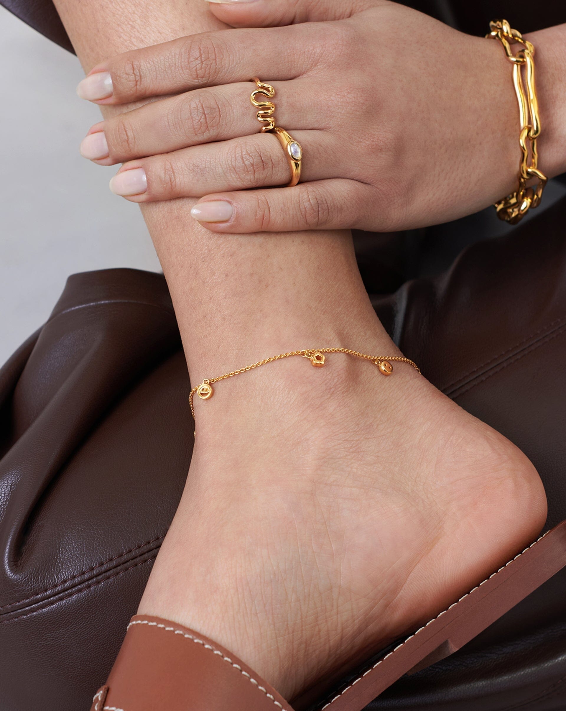 good-vibes-multi-charm-anklet-anklets-missoma-228886_8a5e02fc-6548-4217-9ebb-975bac1f2047.jpg