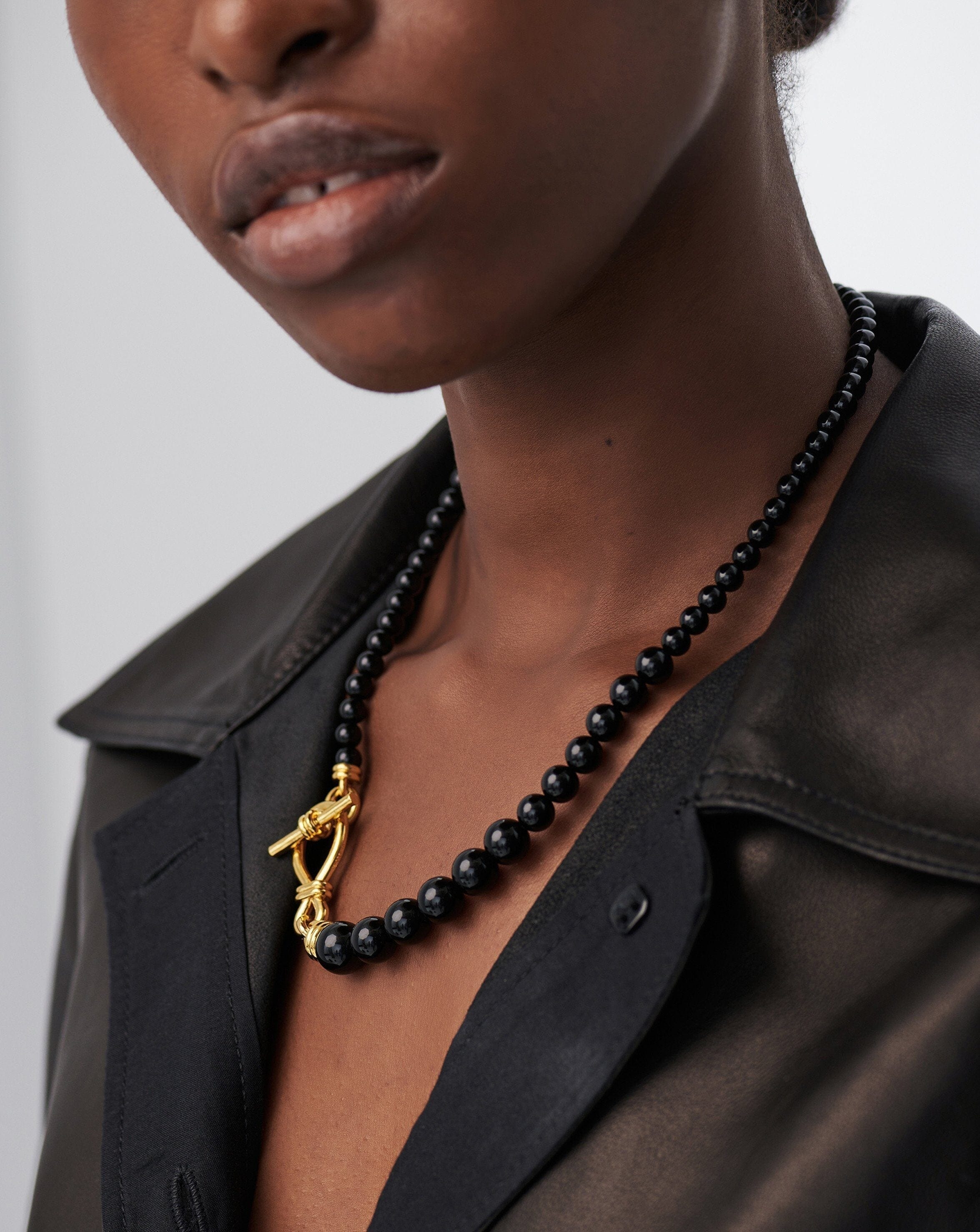 graduated-sphere-t-bar-necklace-18ct-gold-platedblack-onyx-necklaces-missoma-390677_5e501f91-aa06-46b2-ab8d-4437cc318e22.jpg