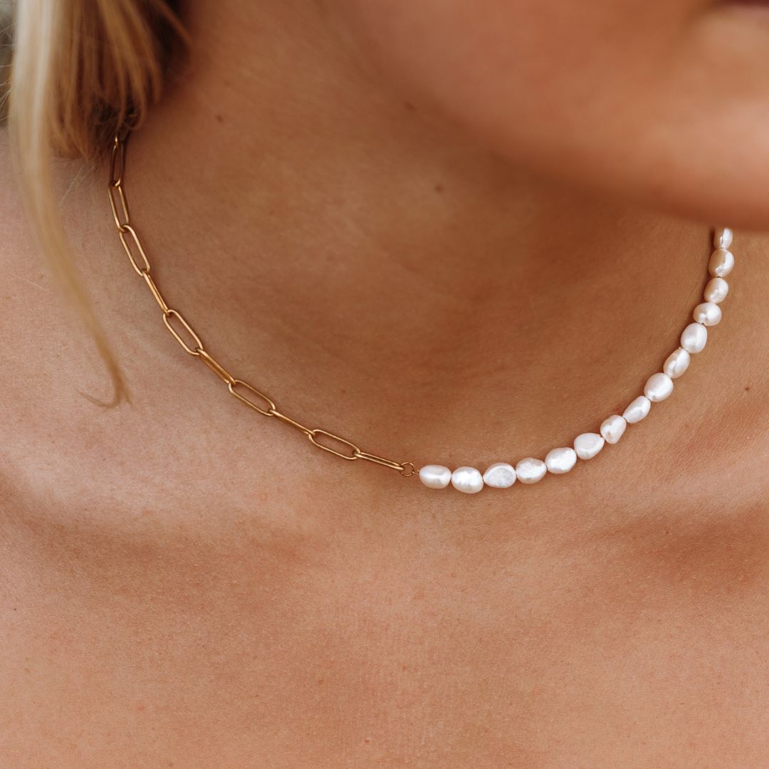 half-link-half-pearl-choker-necklace_bf4e8fea-243f-41a4-8bf6-7d0a4af5012f.jpg