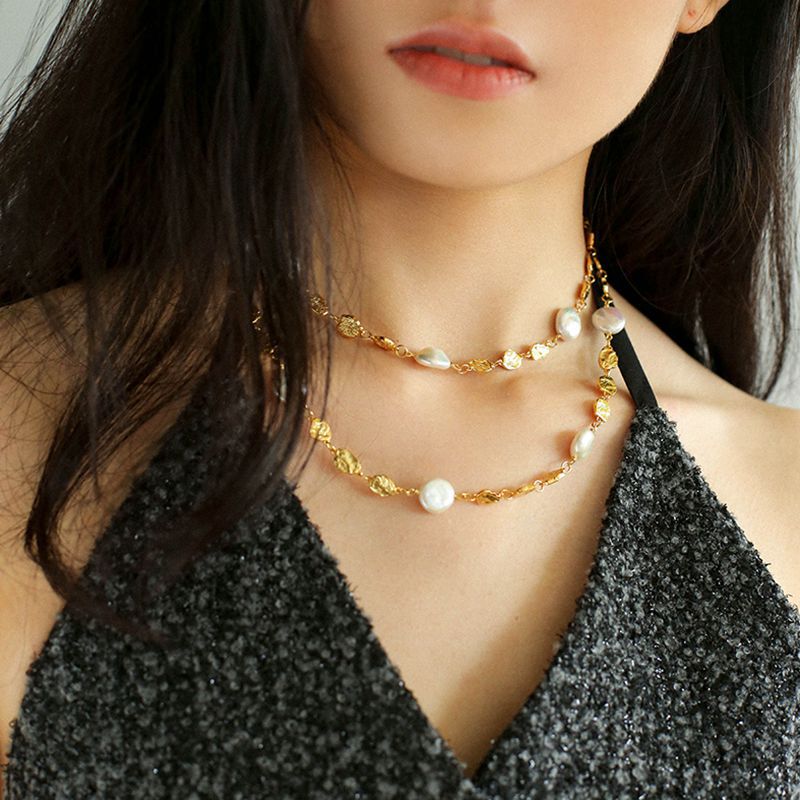 Elegant Irregular Gold Coin & Pearl Drop Necklace