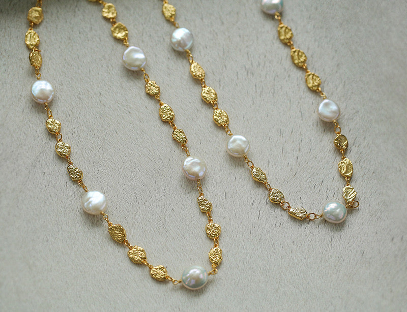 Elegant Irregular Gold Coin & Pearl Drop Necklace