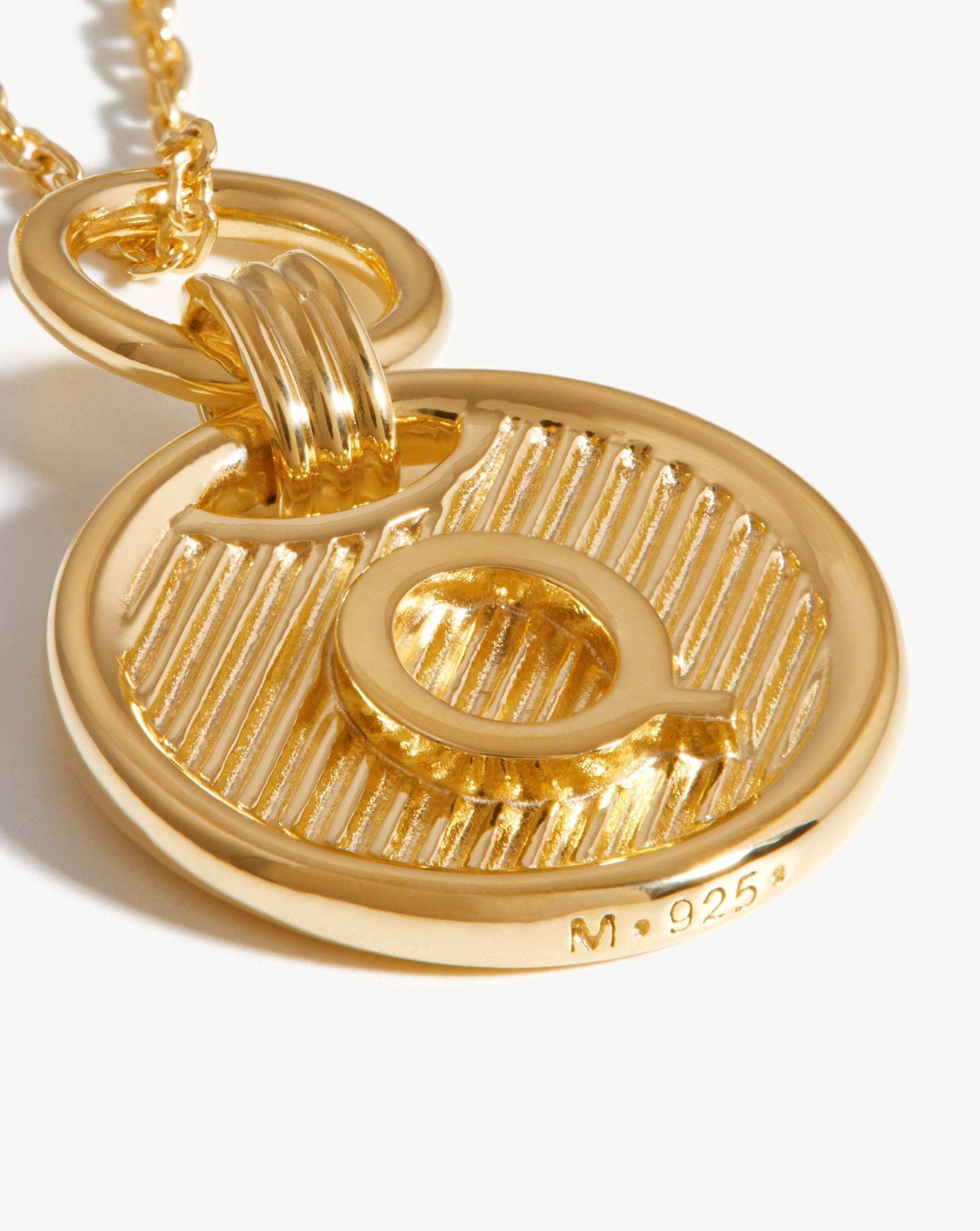 initial-pendant-necklace-initial-q-18ct-gold-plated-vermeil-necklaces-missoma-507006_25f1a182-ecd6-4e46-9f85-40b798a385c1.jpg