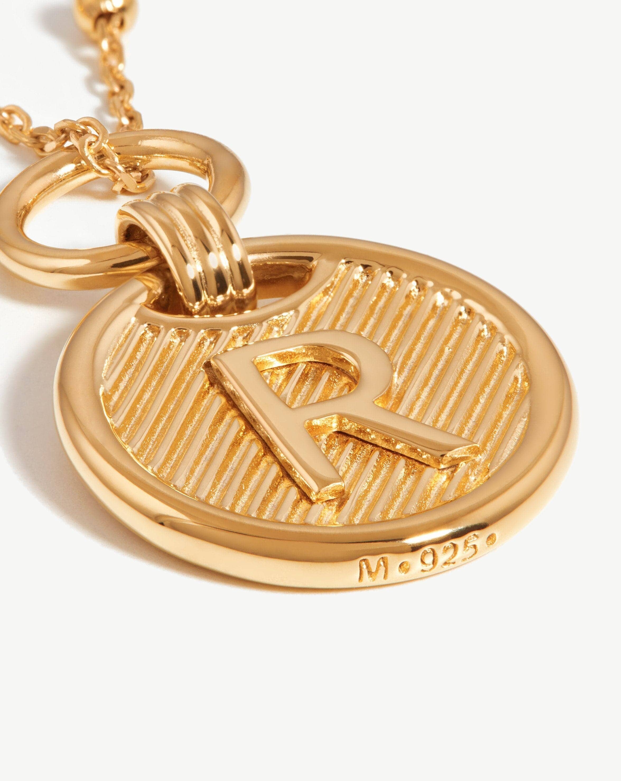 initial-pendant-necklace-initial-r-18ct-gold-plated-vermeil-necklaces-missoma-293033_51fd82cf-6117-4f7c-8b46-f8002747f299.jpg