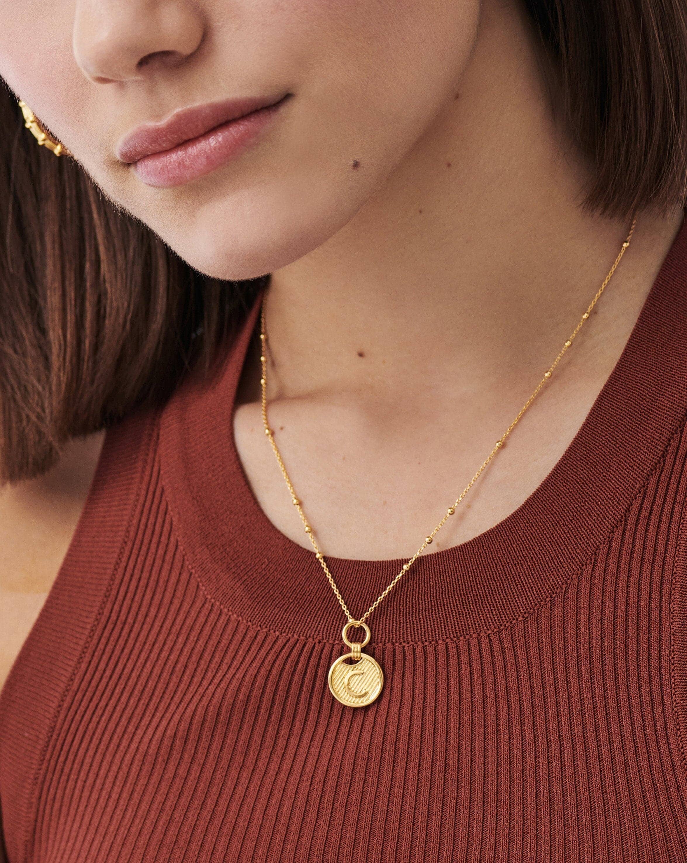 initial-pendant-necklace-initial-u-18ct-gold-plated-vermeil-necklaces-missoma-639162_5059ae3c-837c-4684-813e-1dec7ee4c47b.jpg