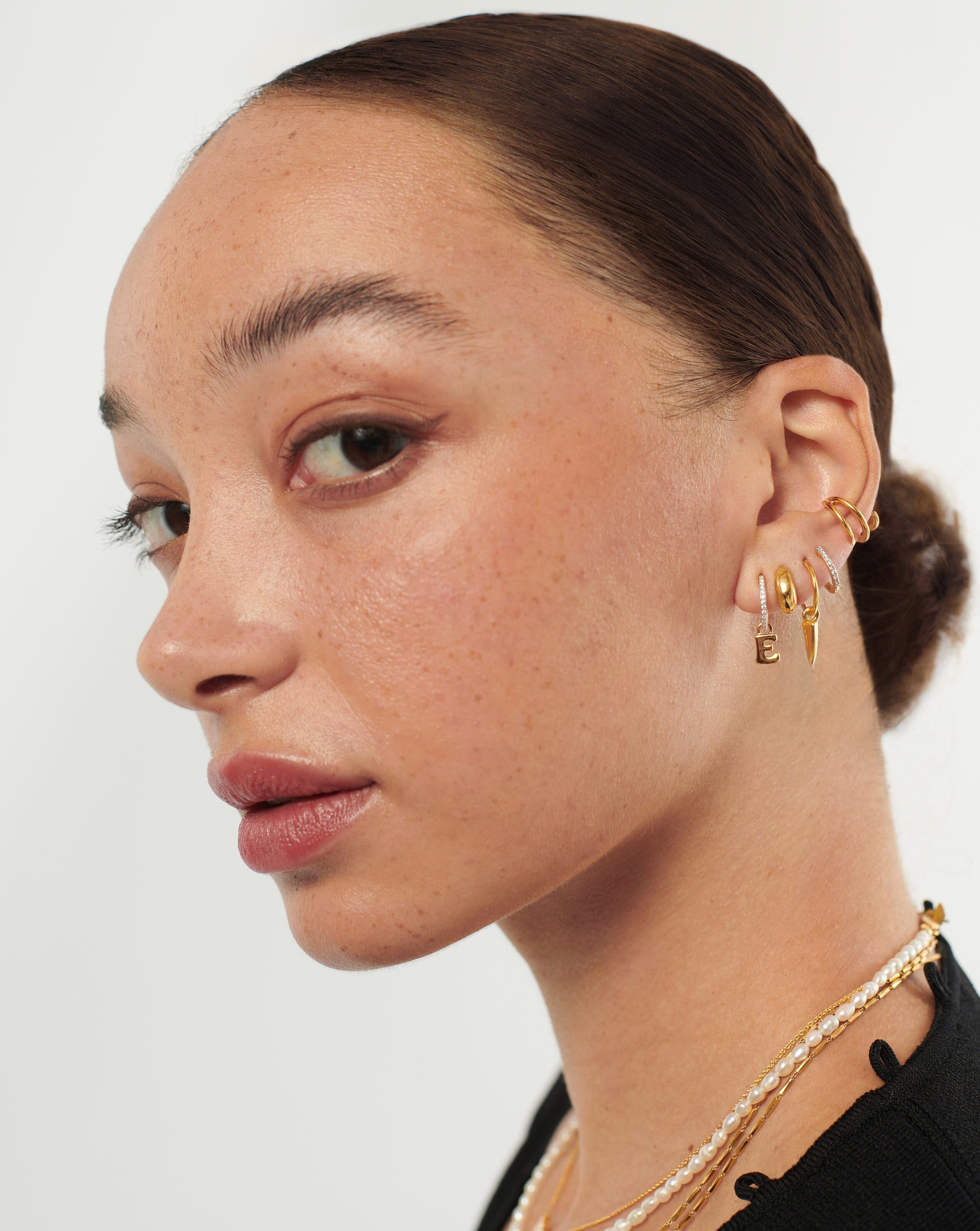 initial-single-charm-hoop-earring-initial-e-18ct-gold-plated-vermeil-earrings-missoma-256526_095a88a5-c671-4ff8-808e-08b529bb4513.jpg