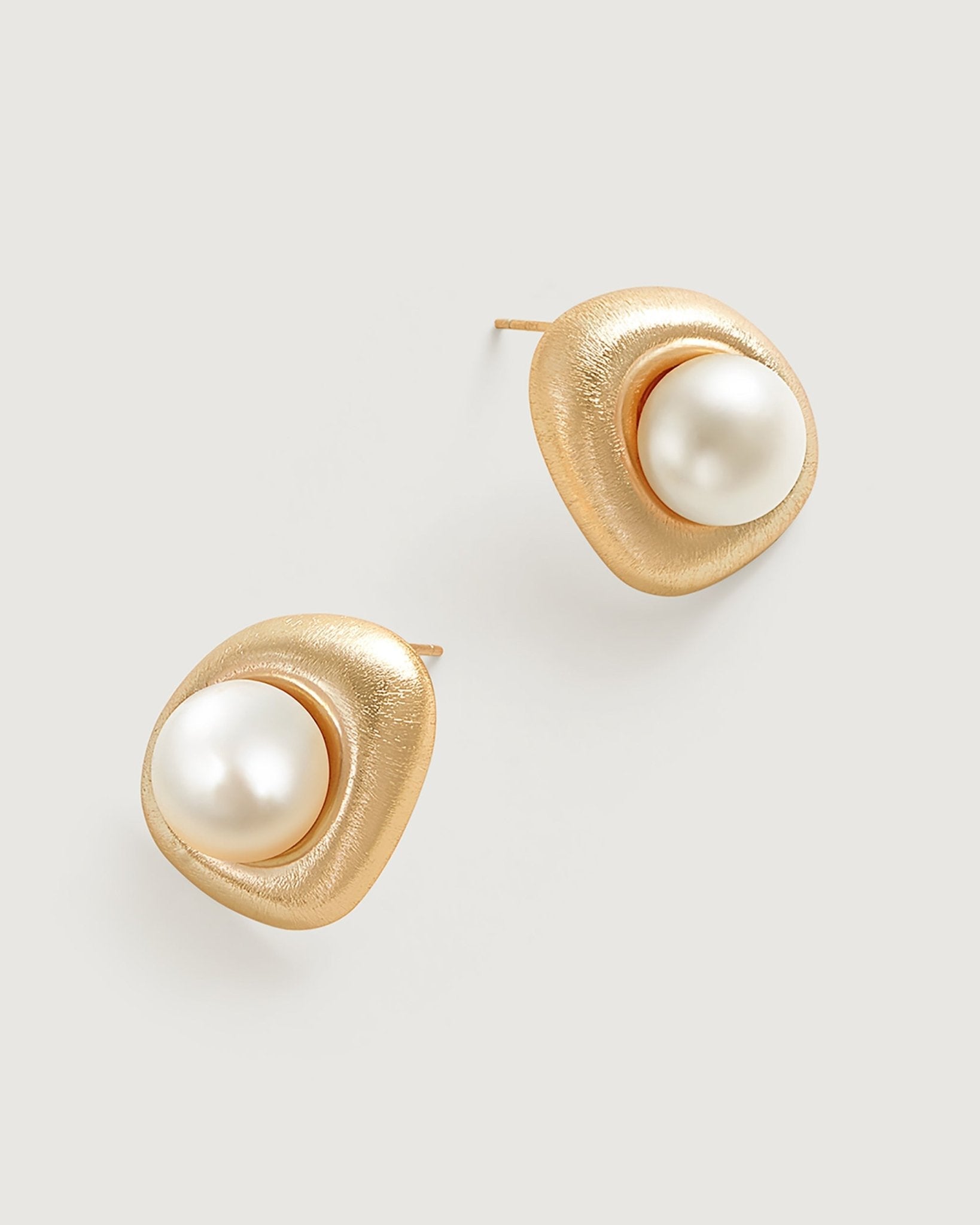 island-pearl-earring-158774_7514f8d2-4004-40b1-a5d2-7958ec7e9f5b.jpg