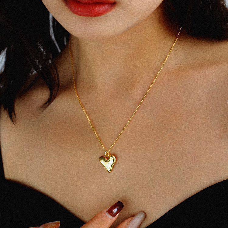 js-jewelry-heart-pendant-gold-vermeil-necklace-36626847531241_8b37e024-4d54-4c7e-bf8e-67db8a4605a6.jpg