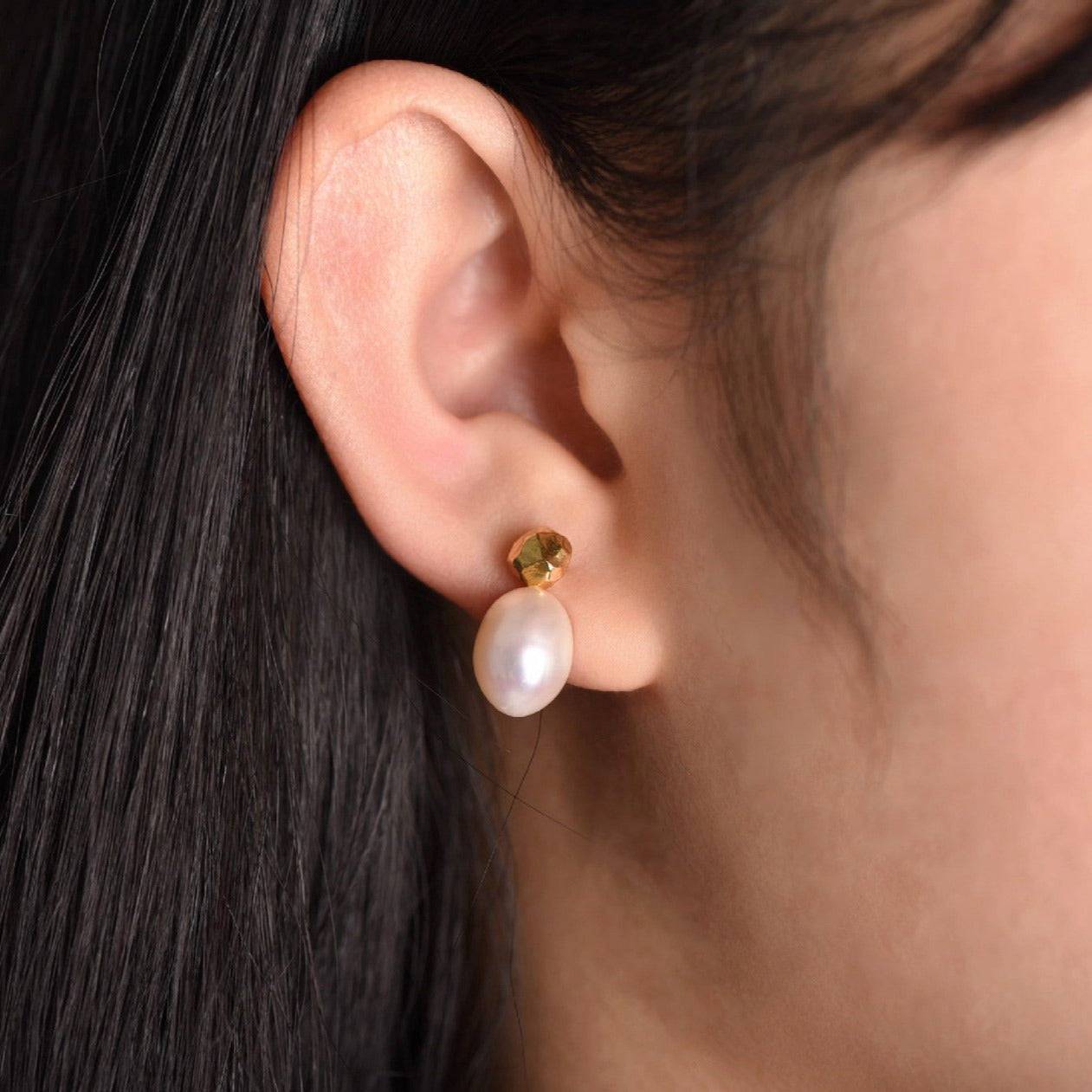 js-jewelry-teardrop-pearl-earrings-gold-vermeil-36625829527785_06024d53-7ea9-4a37-a6b7-0433ad79950f.jpg