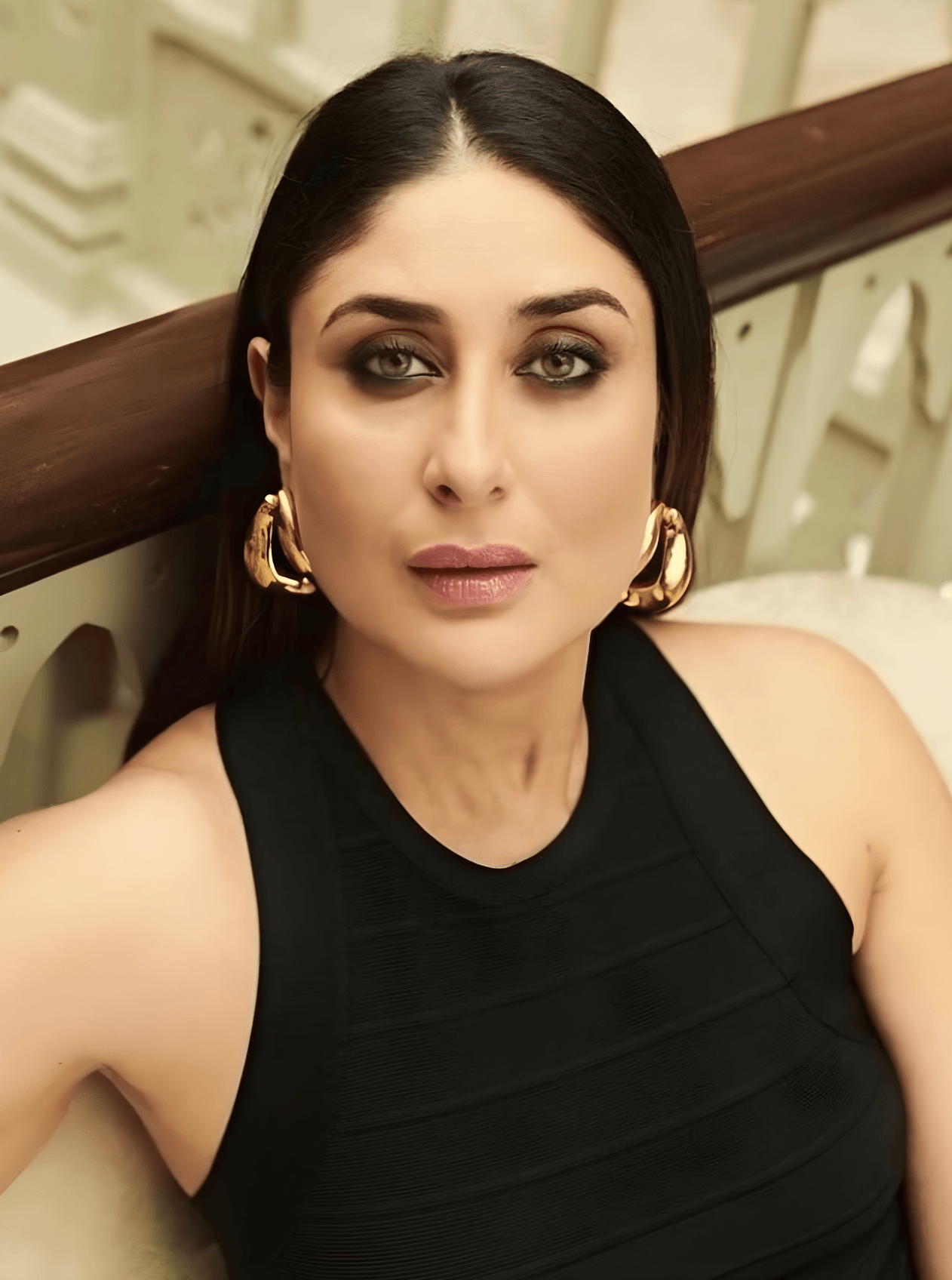 Kareena Kapoor - Chunky Chain Hoops