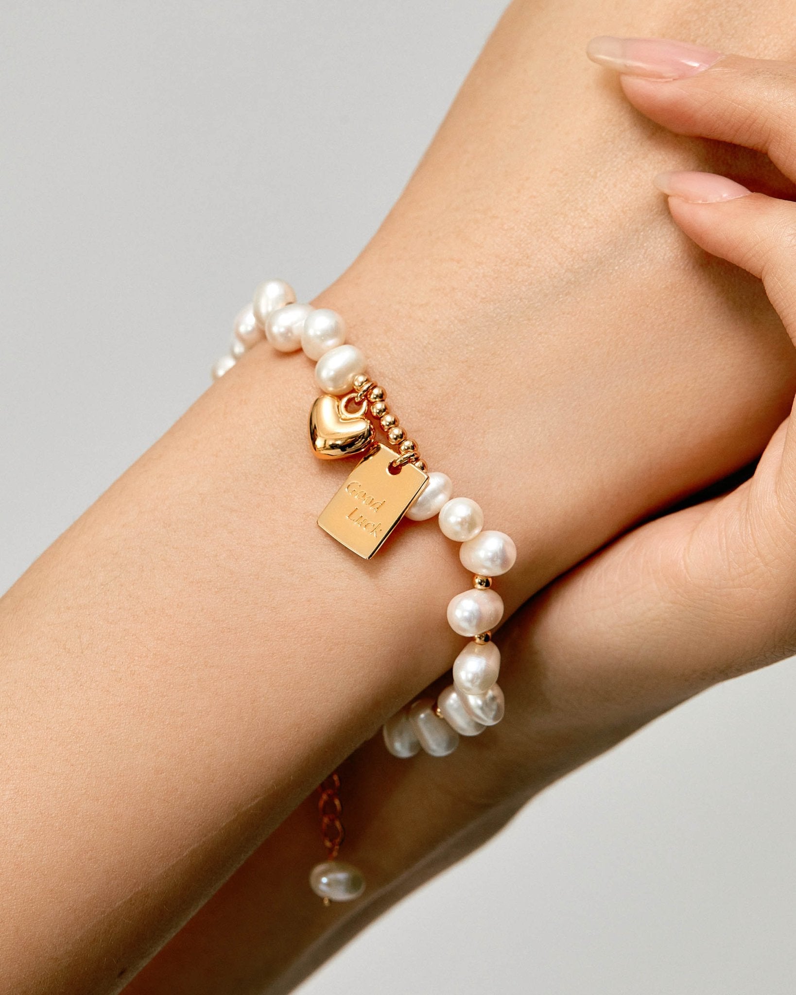 lucky-baroque-pearl-bracelet-411546_7f4c113d-c38e-4fba-8775-ac43c02778ed.jpg