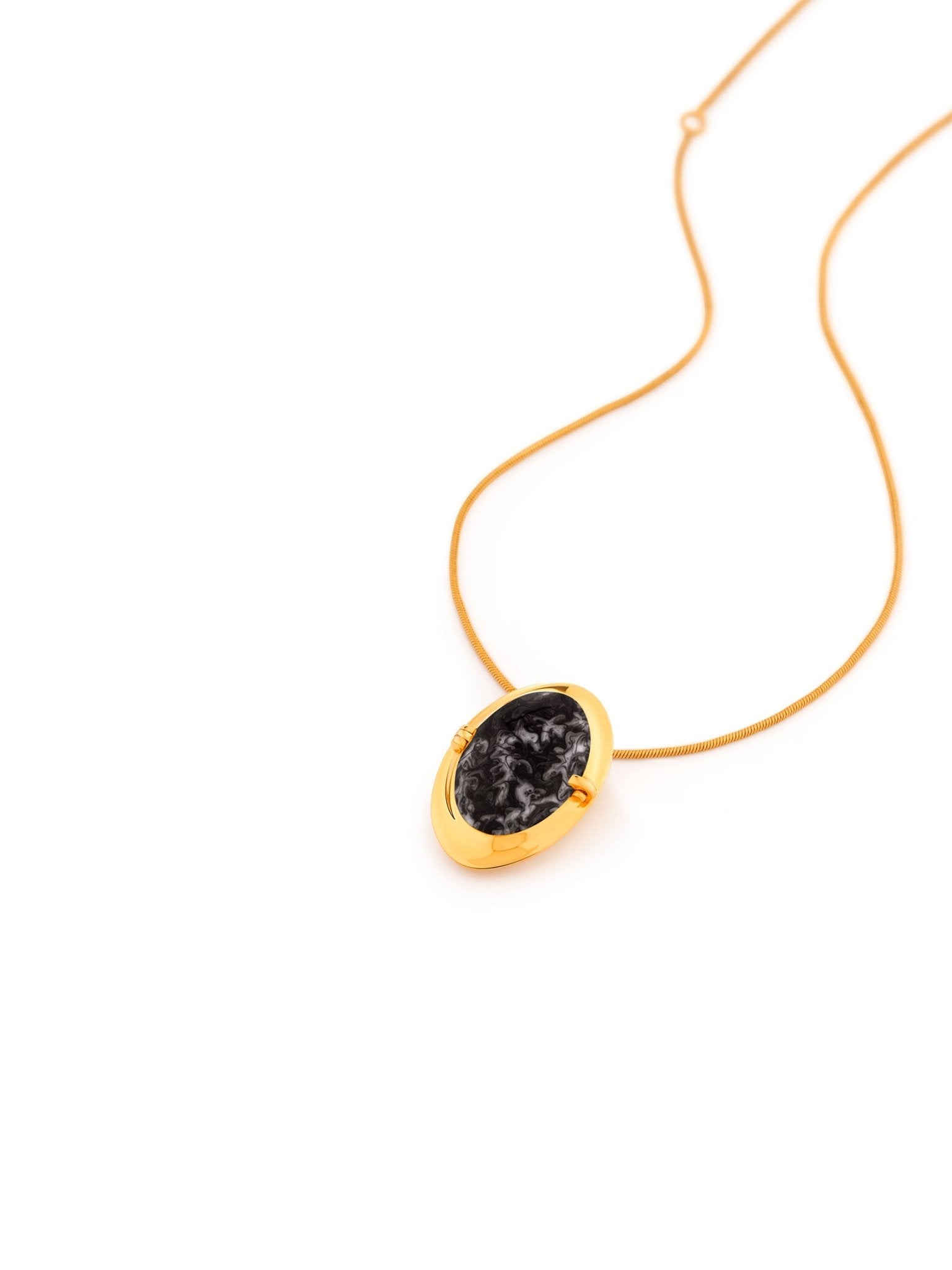 Memento Oval Pendant Black