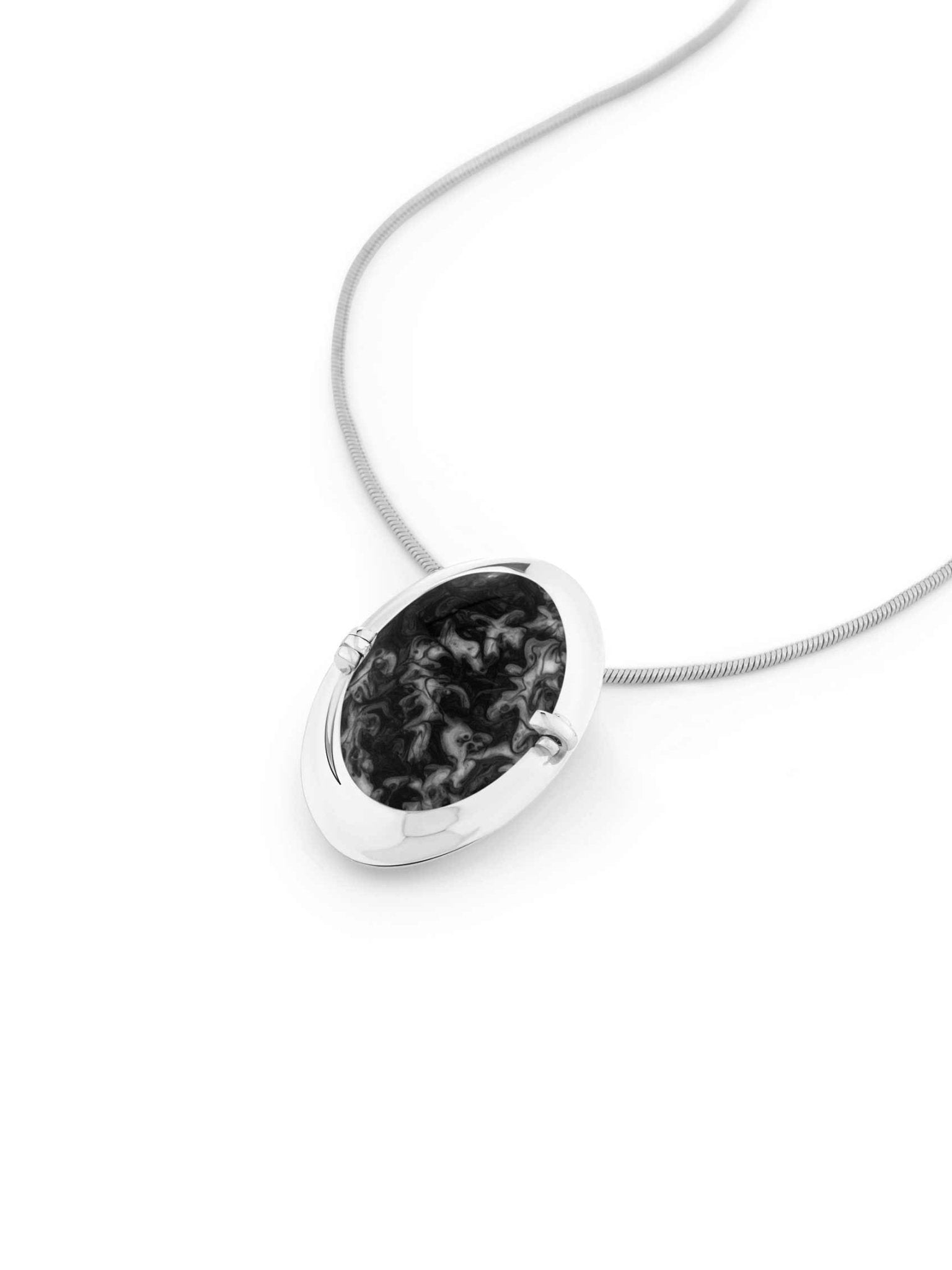 Memento Oval Pendant Black