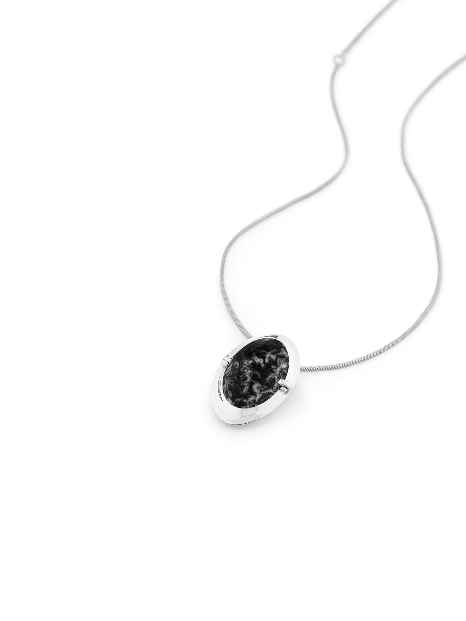 Memento Oval Pendant Black